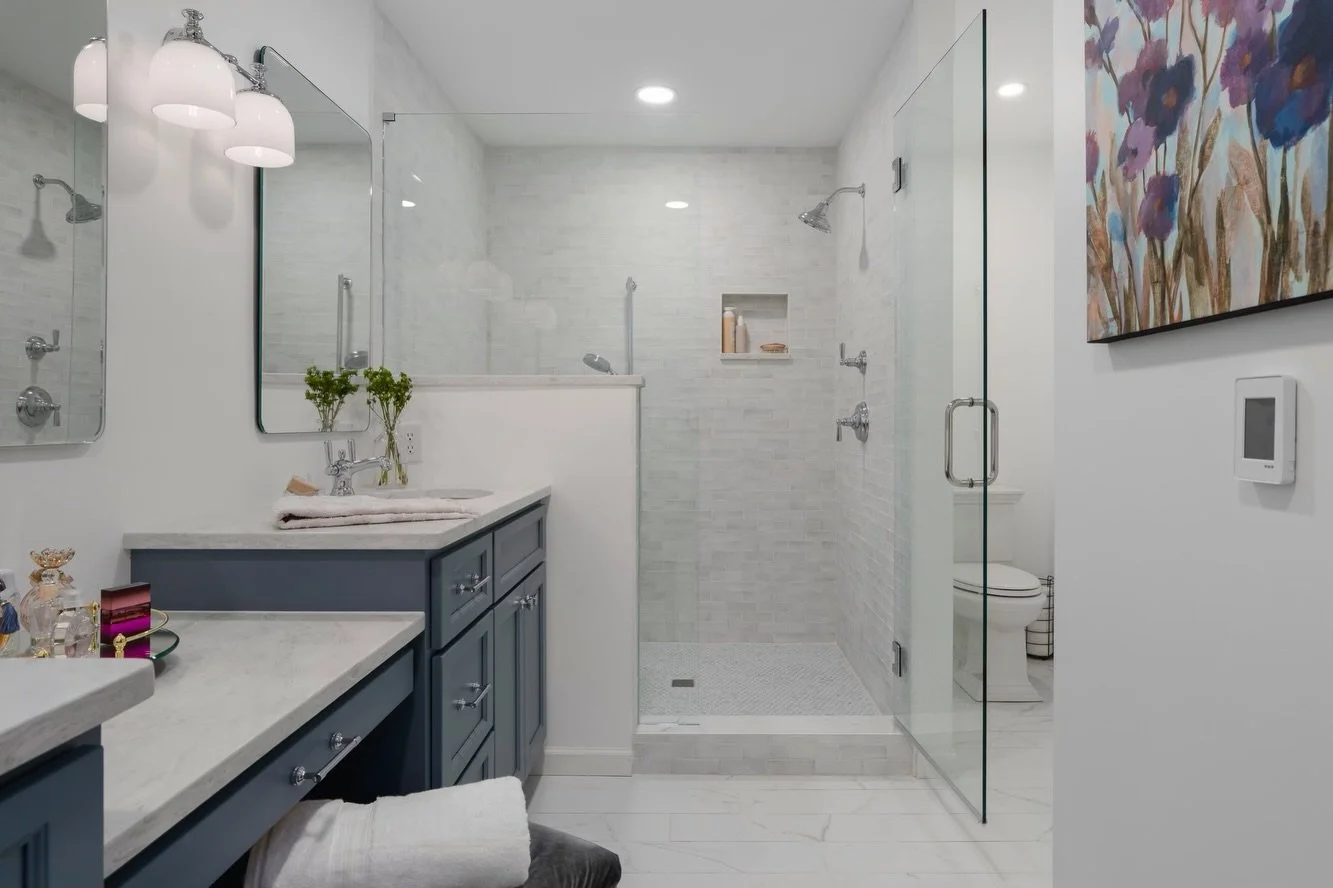 This primary bath has come a long way! Swipe to see its heavily mirrored beginnings 🫣 

With the help of our team and @gordonhilldesigns, our friend and client brought this space into the current times and feels completely at home in her well earned