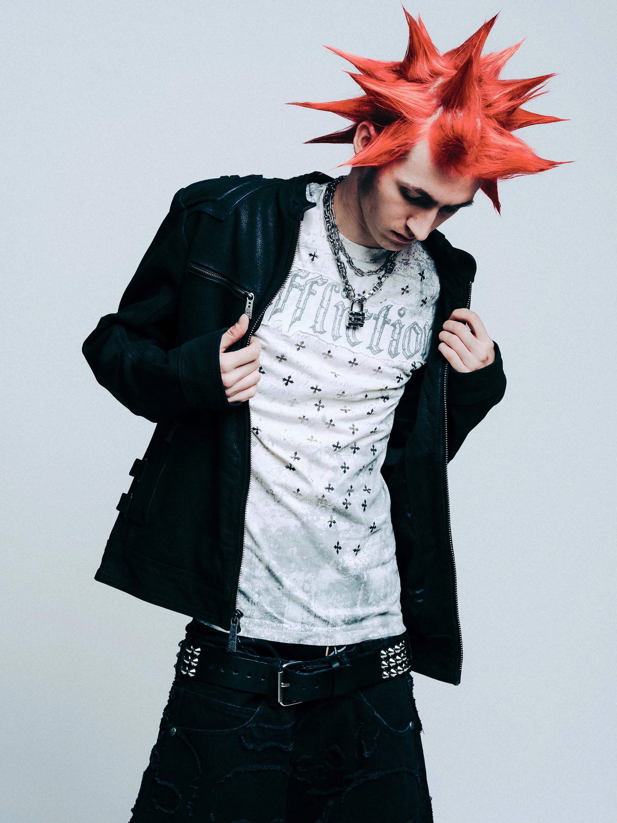 Founded in 2005 as a passion project among friends, AFFLICTION rejects convention and pushes the boundaries of what’s possible. Known worldwide for high-coverage, hand-drawn graphics exploring conflict and contrast, the brand stays true to its core w