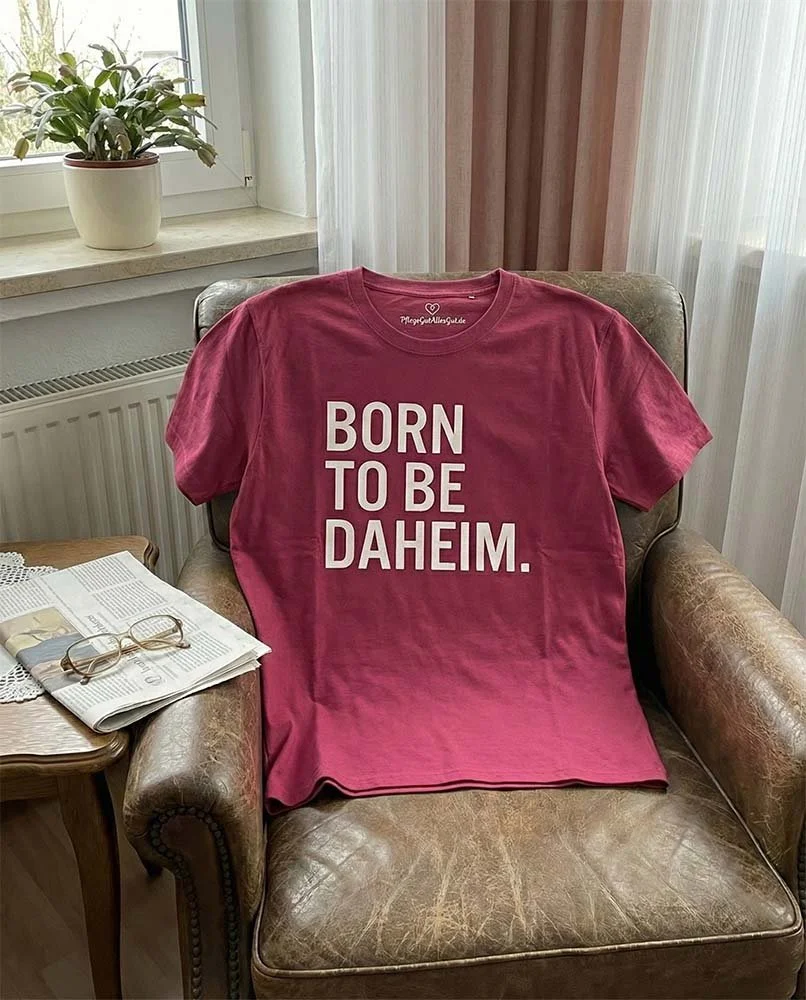 PflegeGutAllesGut - Motiv Tshirt Born to be Daheim