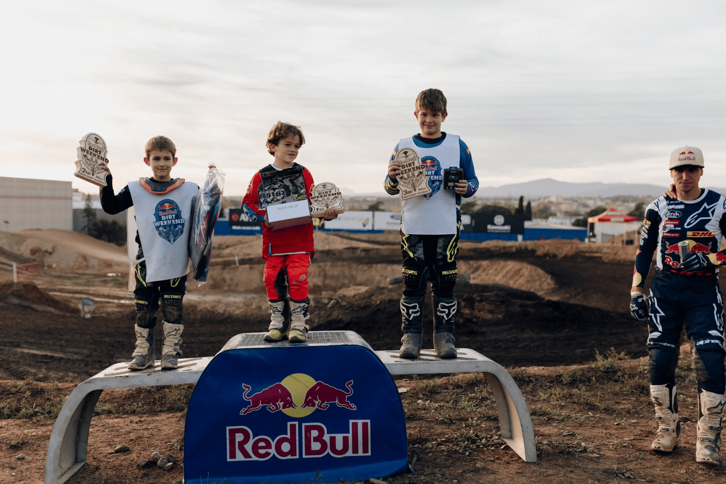 Red_Bull_Dirt_Weekend_260_uw9moj_smaller.jpg