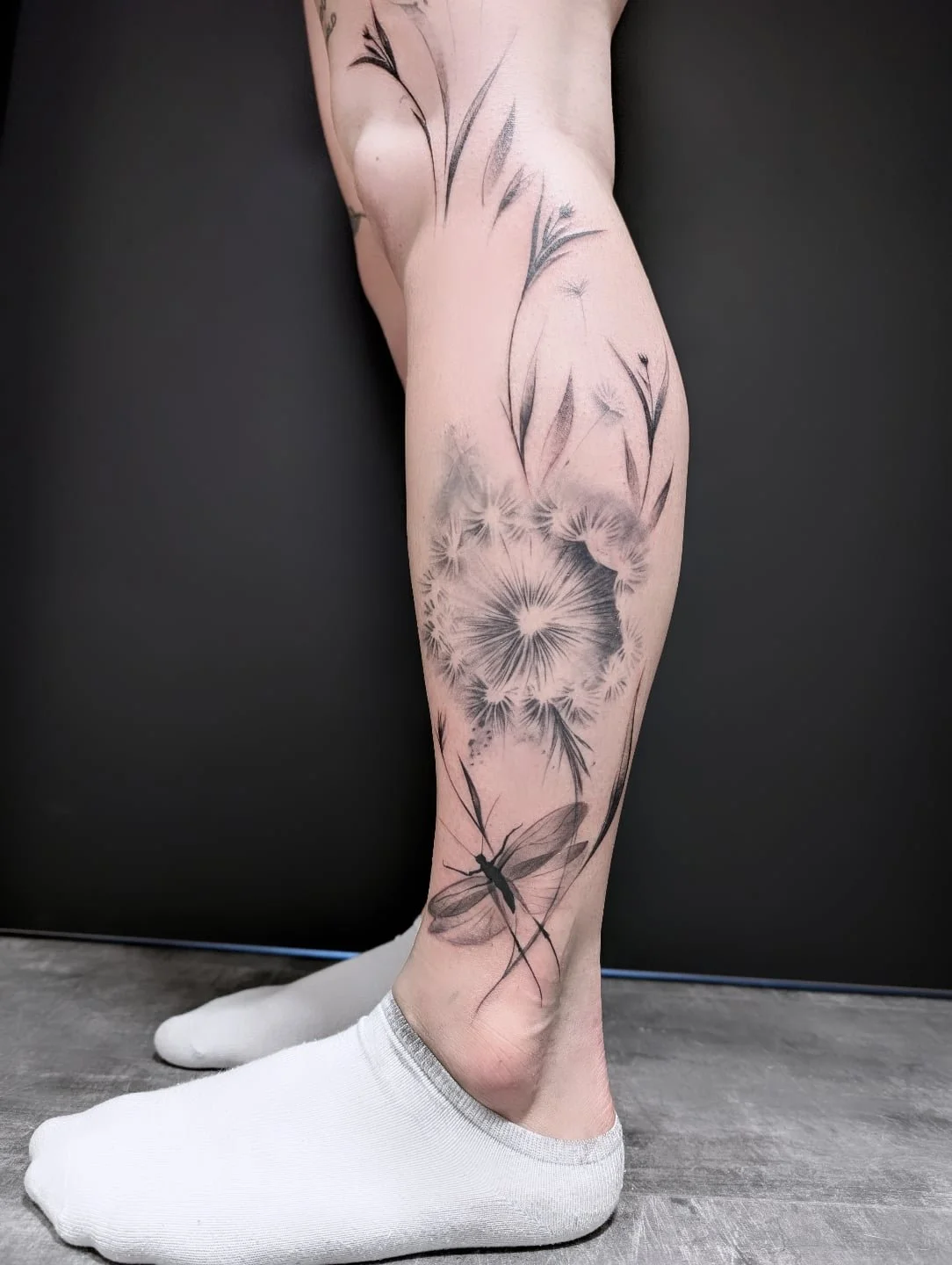 #tattoo #flowertattoo #legtattoos