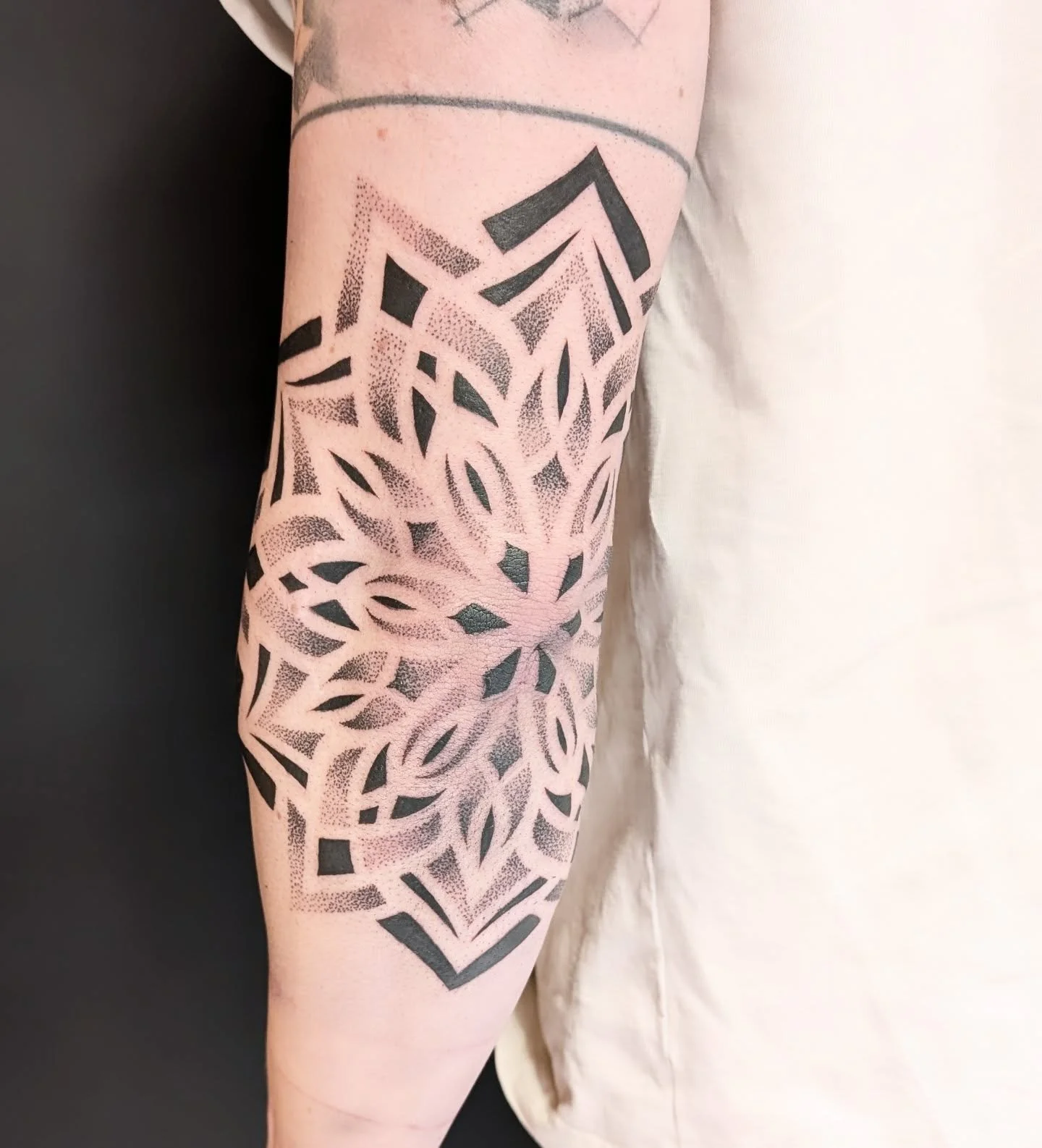 #mandalatattoo #dotworktattoo #tattoo #armtattoo #mandala