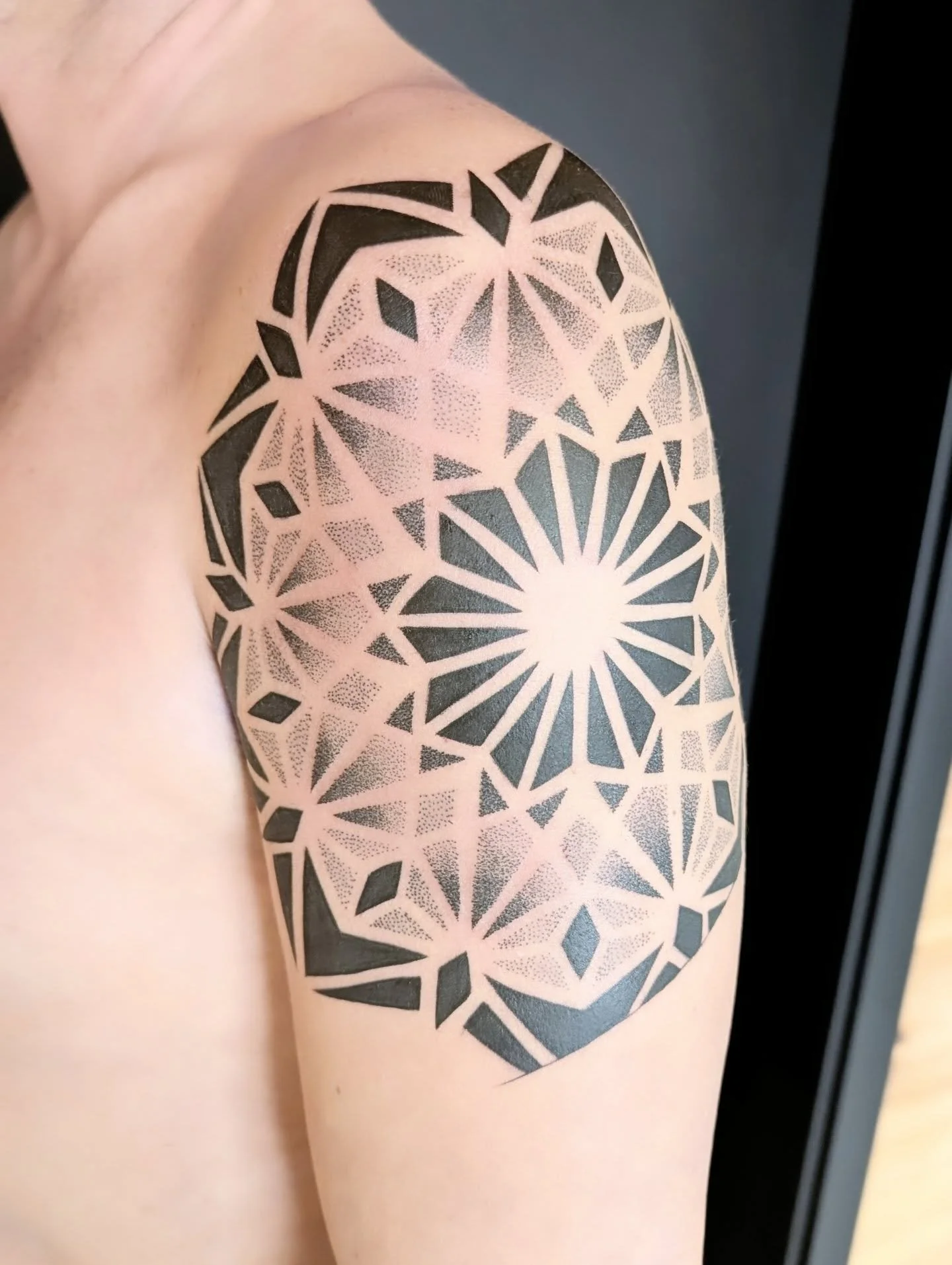 #mandalatattoo #tattoo #armtattoo #dotworktattoo