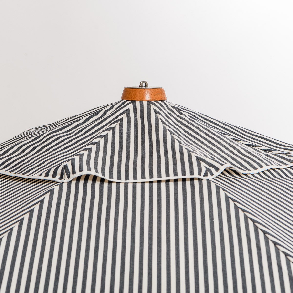 BPU-M-LAU-NVY-MARKET-UMBRELLA-LAURENS-NAVY-STRIPE-WEB-4.jpg