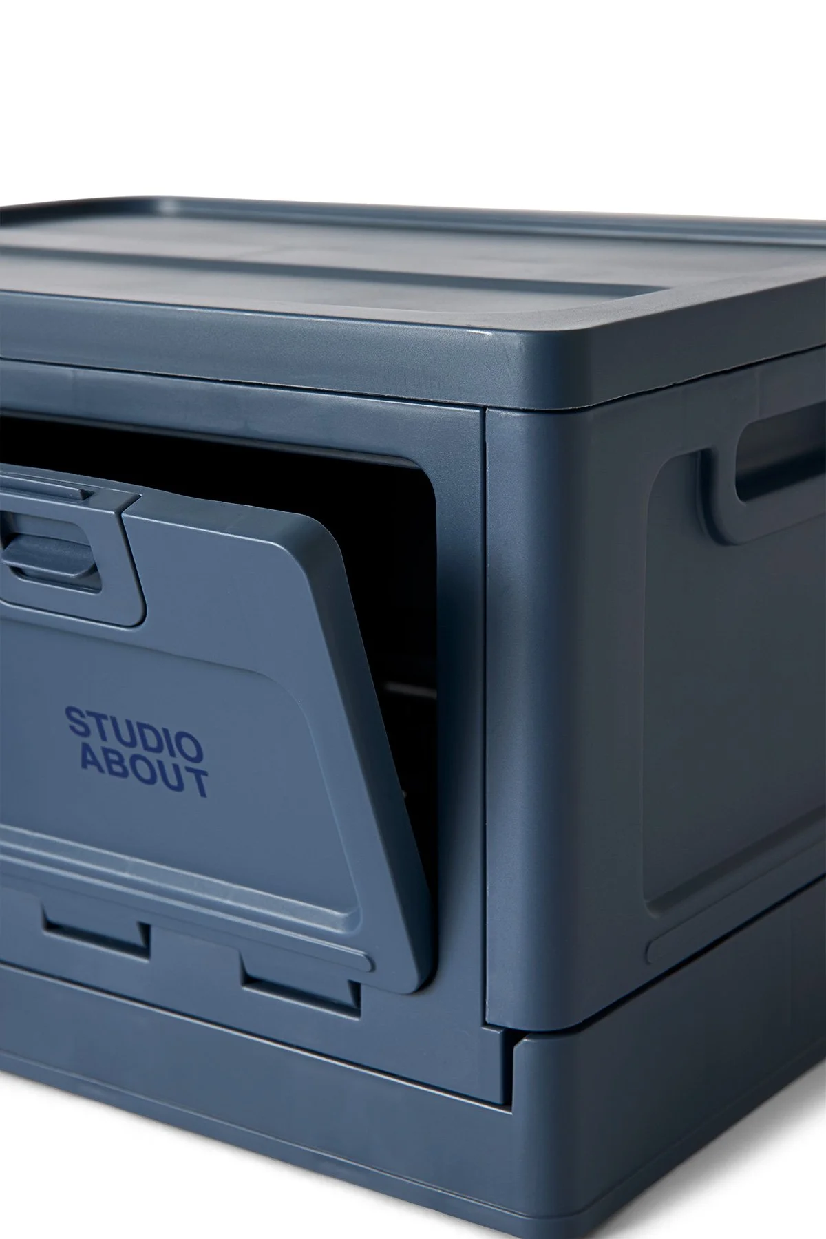 box-dark-blue-storage-small-studio-about_3.jpg
