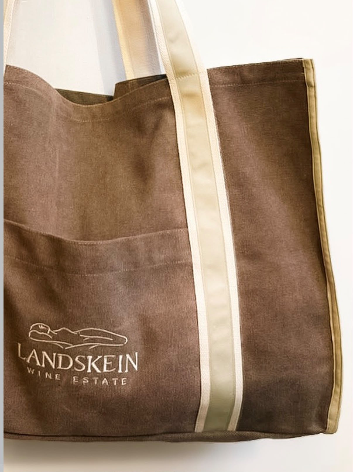 Landskein-estate-wine-bag.webp