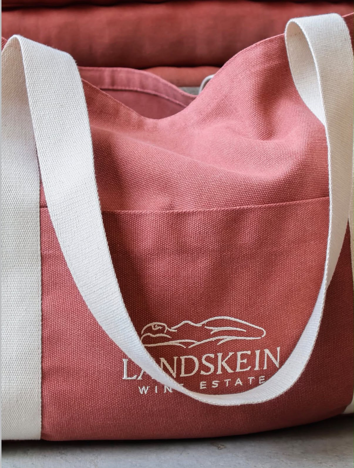 Landskein-Bag-Wine-Esate.webp