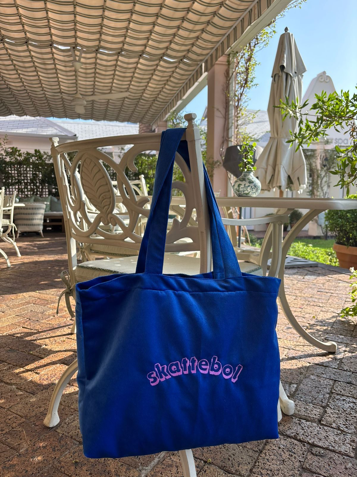 Skattebol-Blue-embroidery.webp