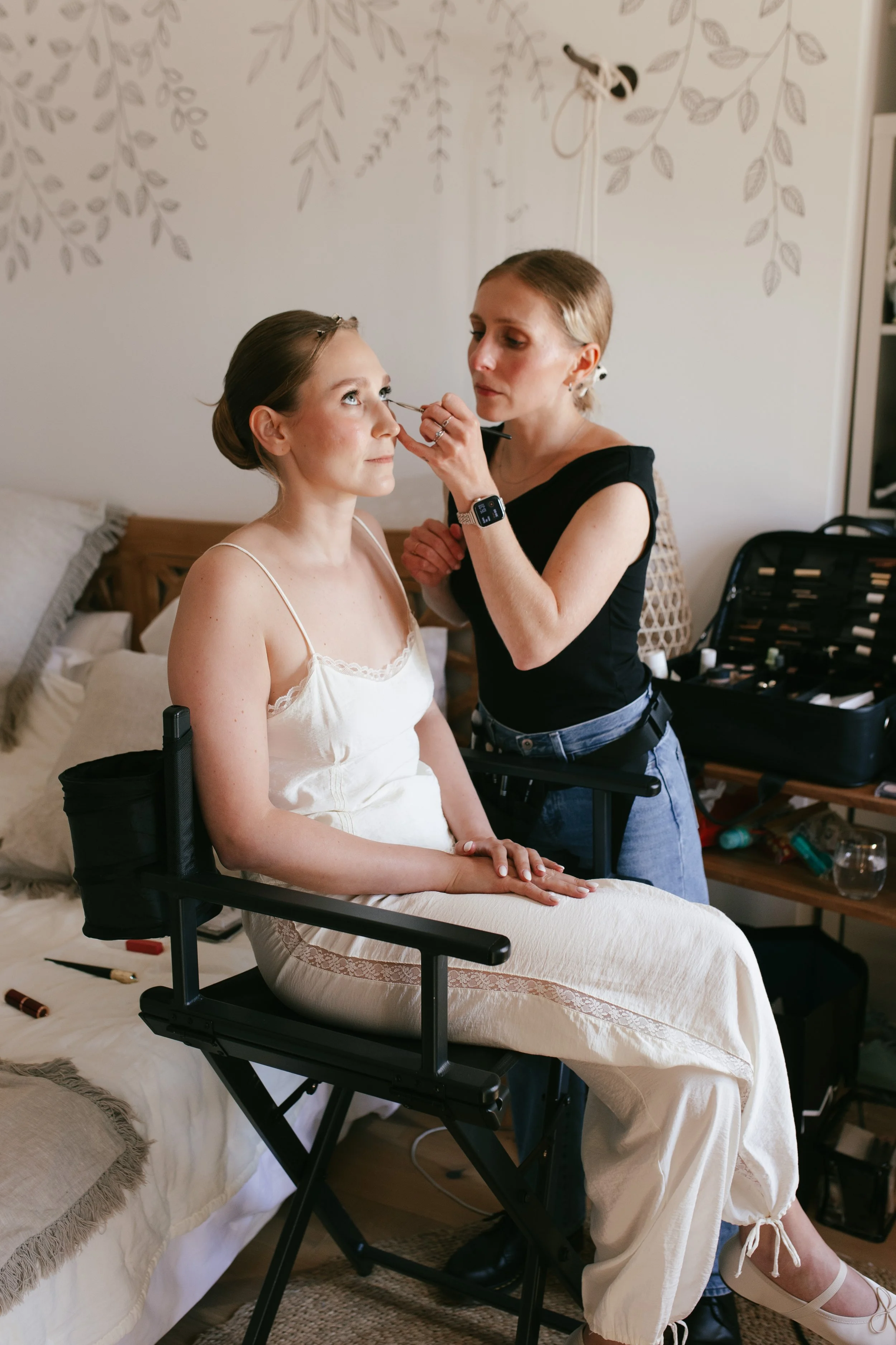 How to Choose a Wedding Makeup Artist You Have Never Met