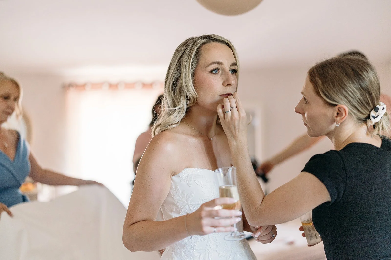 Final makeup touches for the bride before the ceremony at Le Clos du Tuillier, natural bridal makeup in Provence by Mathilde Vintze