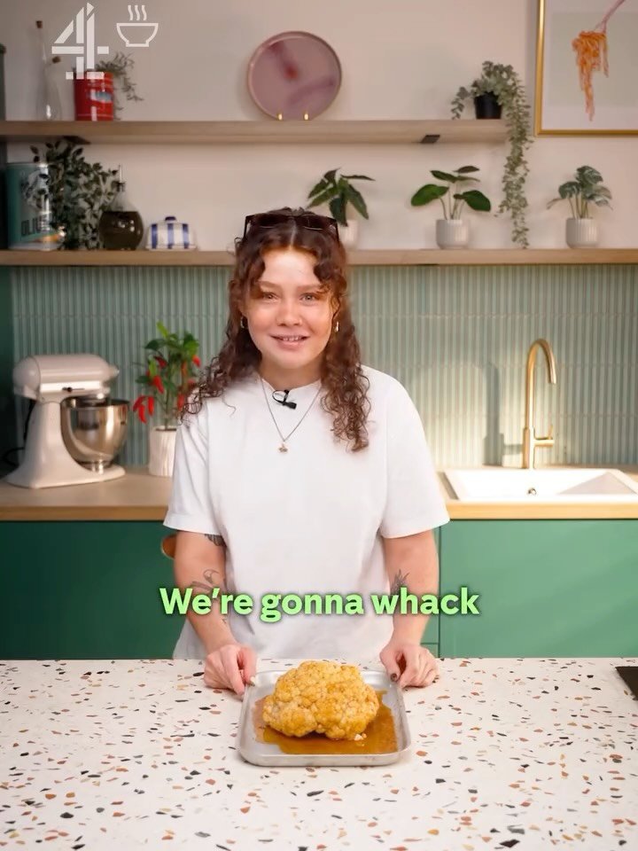 The lovely @rhi.scran serving up plant-based perfection on @channel4served ✨🌮🌱🥕🍔

Swipe or visit @channel4served for all her delicious recipes! 

💌 team@goodcityagency.com
