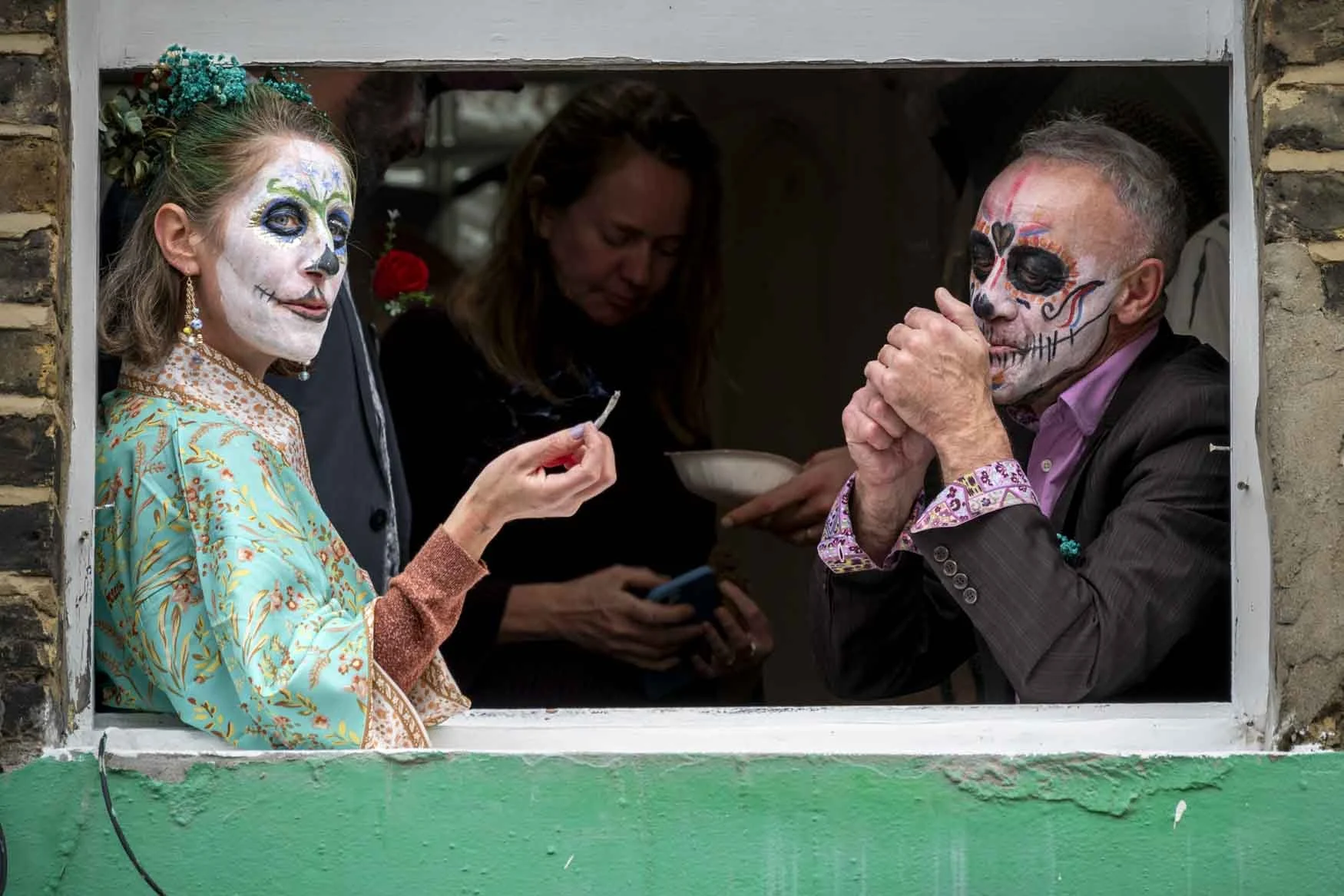 Smoking Break. Day of The Dead. 
London, Columbia Road 2023. Mexican in origin but now marked in many places in the world. The Day of the Dead is a day of celebrating the lives of those who have passed.
Kappa Mounting 75x50cm Connect for Price 