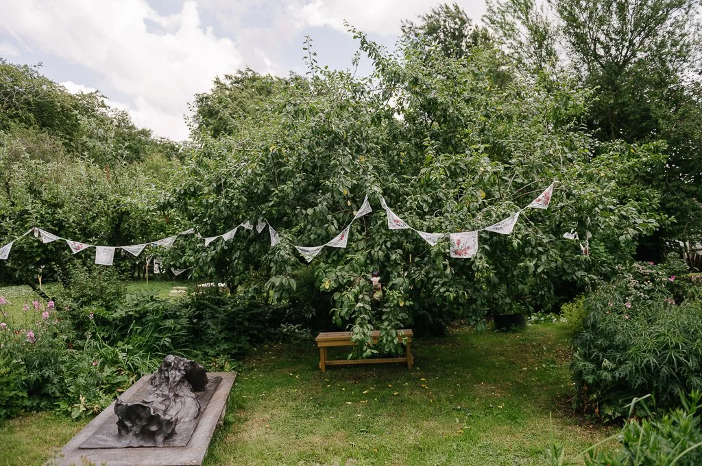planning a wedding on a budget