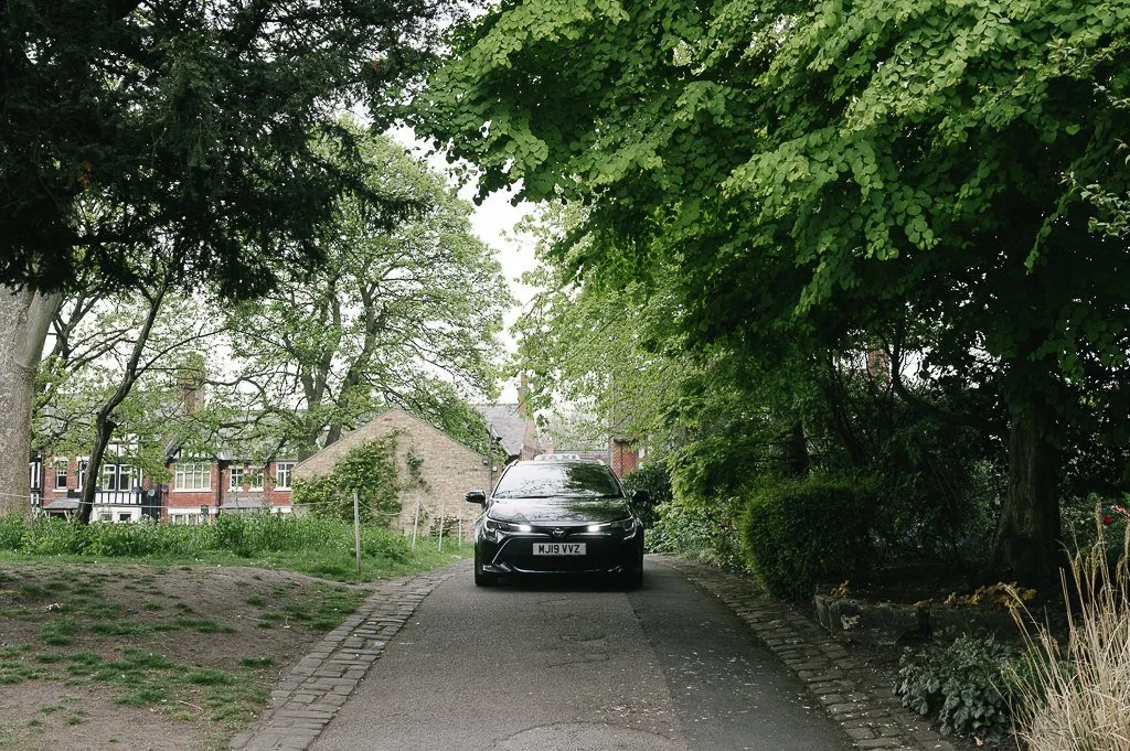 The bride arriving by wedding car
