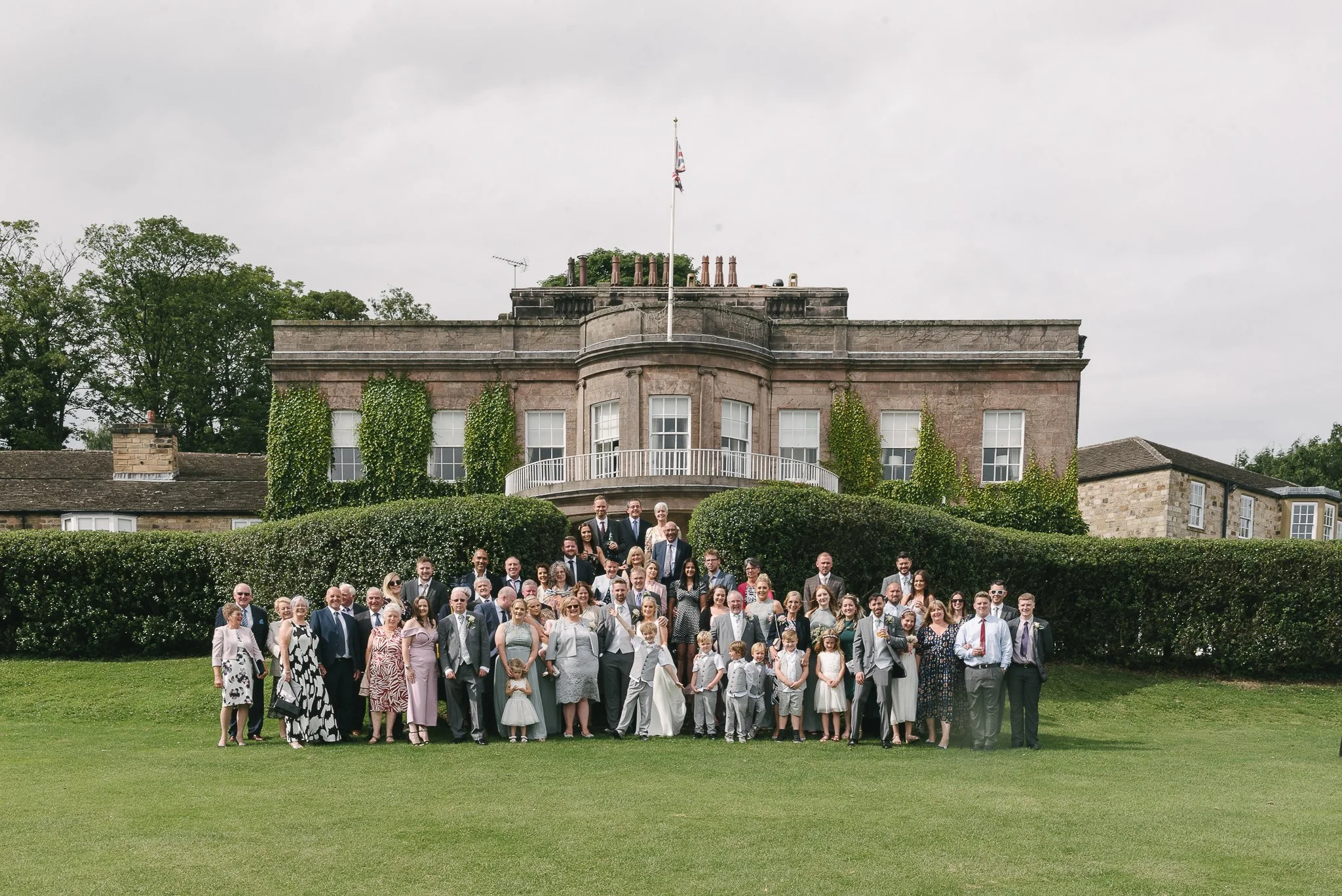 Group photo of everyone at the wedding