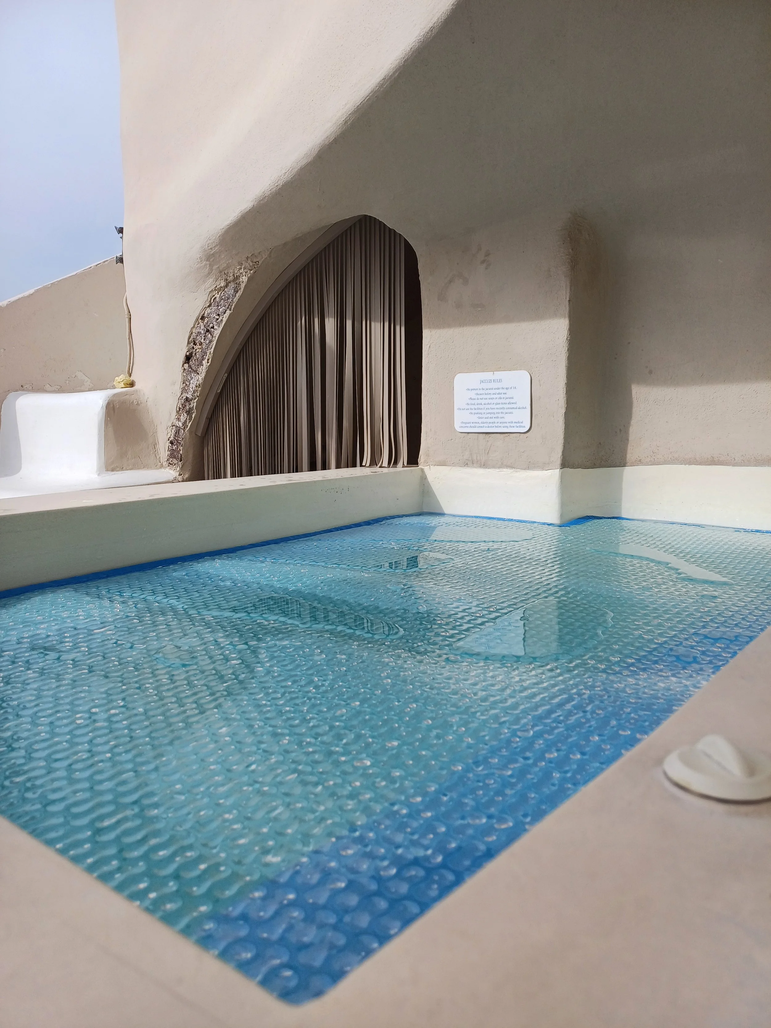 Smart Cover Santorini floating hot tub cover