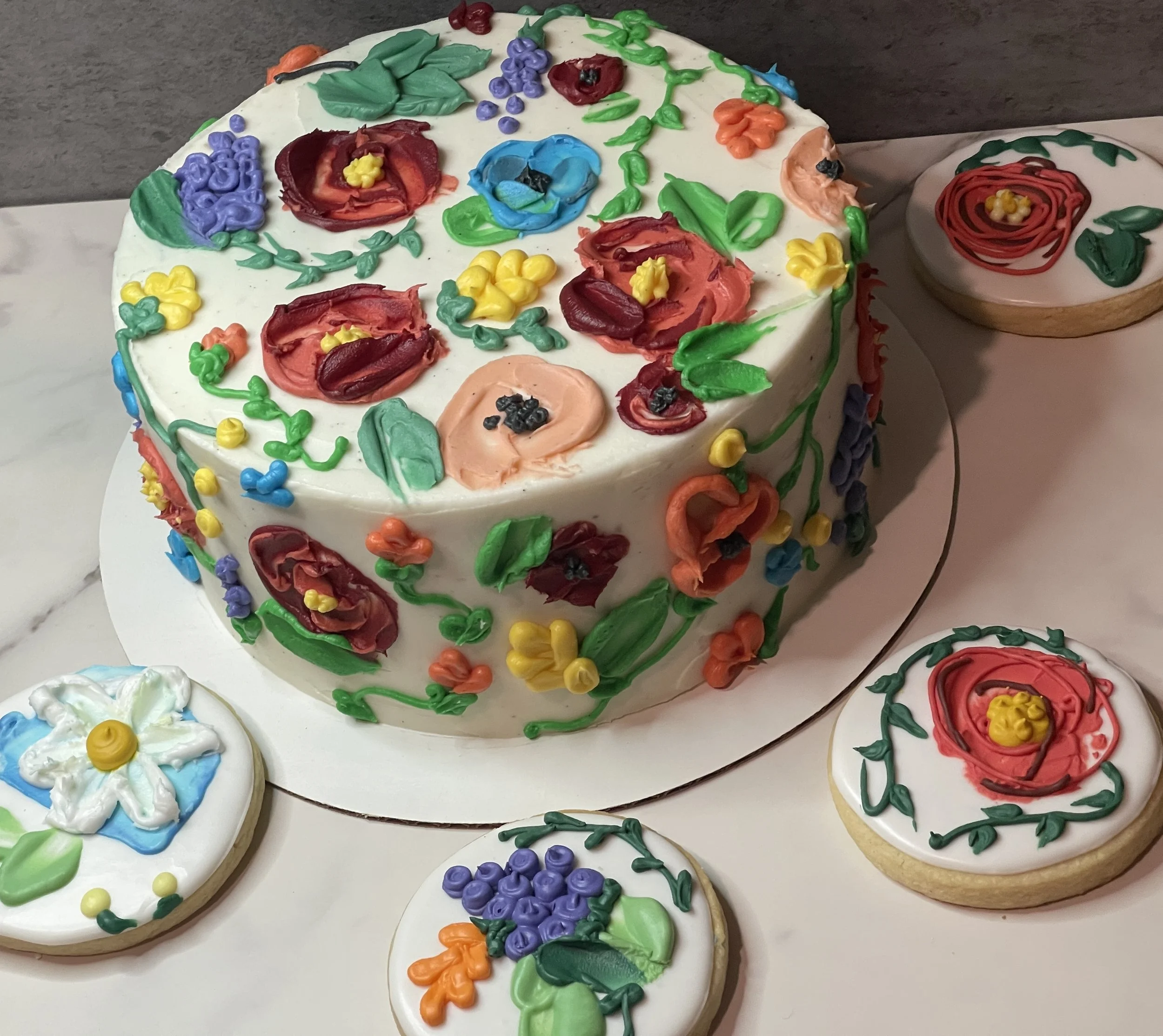 Floral cake and matching cookies