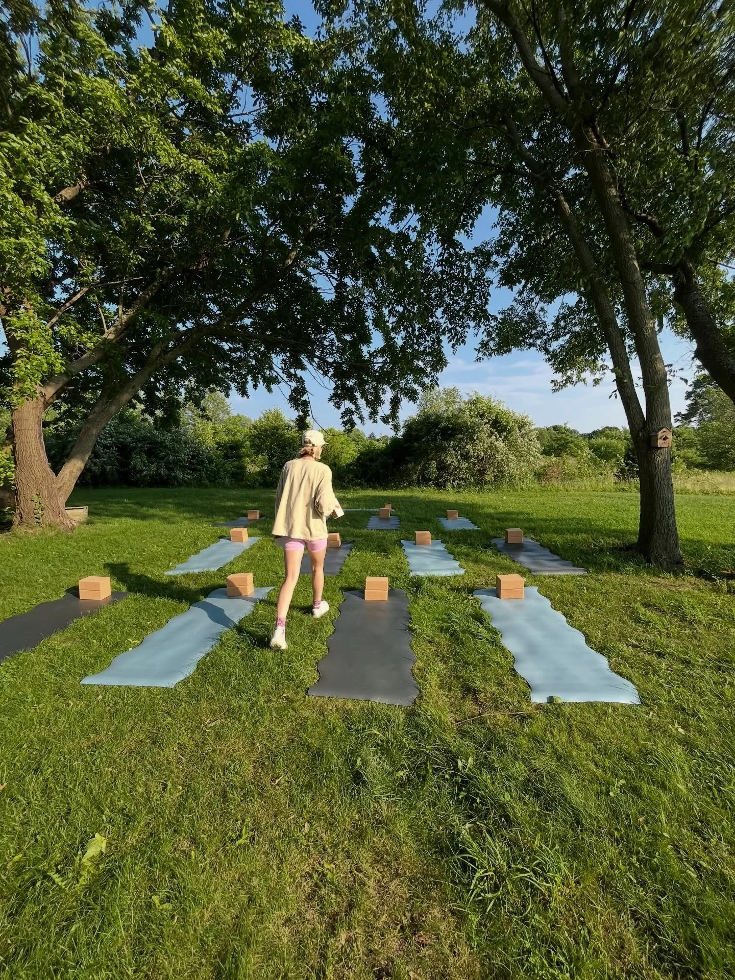 🌤️ it's warming up &amp; we're dreaming of a true New England spring &amp; summer. here's what we have on our bucketlist:
.
🌼Julia: cliff walks with Saint 🐶 &amp; sushi dates 
🌼 Hayley: being outside as MUCH as possible 🌿
🌼Nat: lots of runs !! 