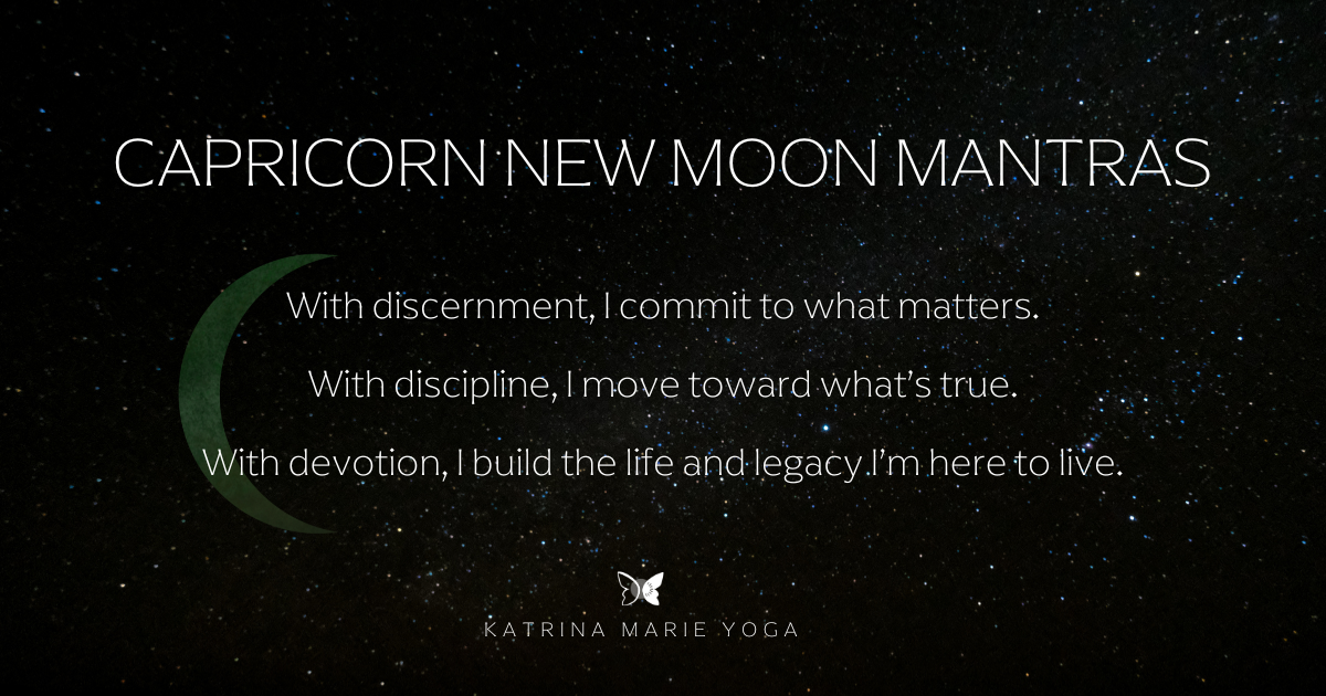 Capricorn New Moon mantras displayed on a starry background with a crescent moon, featuring affirmations for discernment, discipline, devotion, and building a meaningful life.