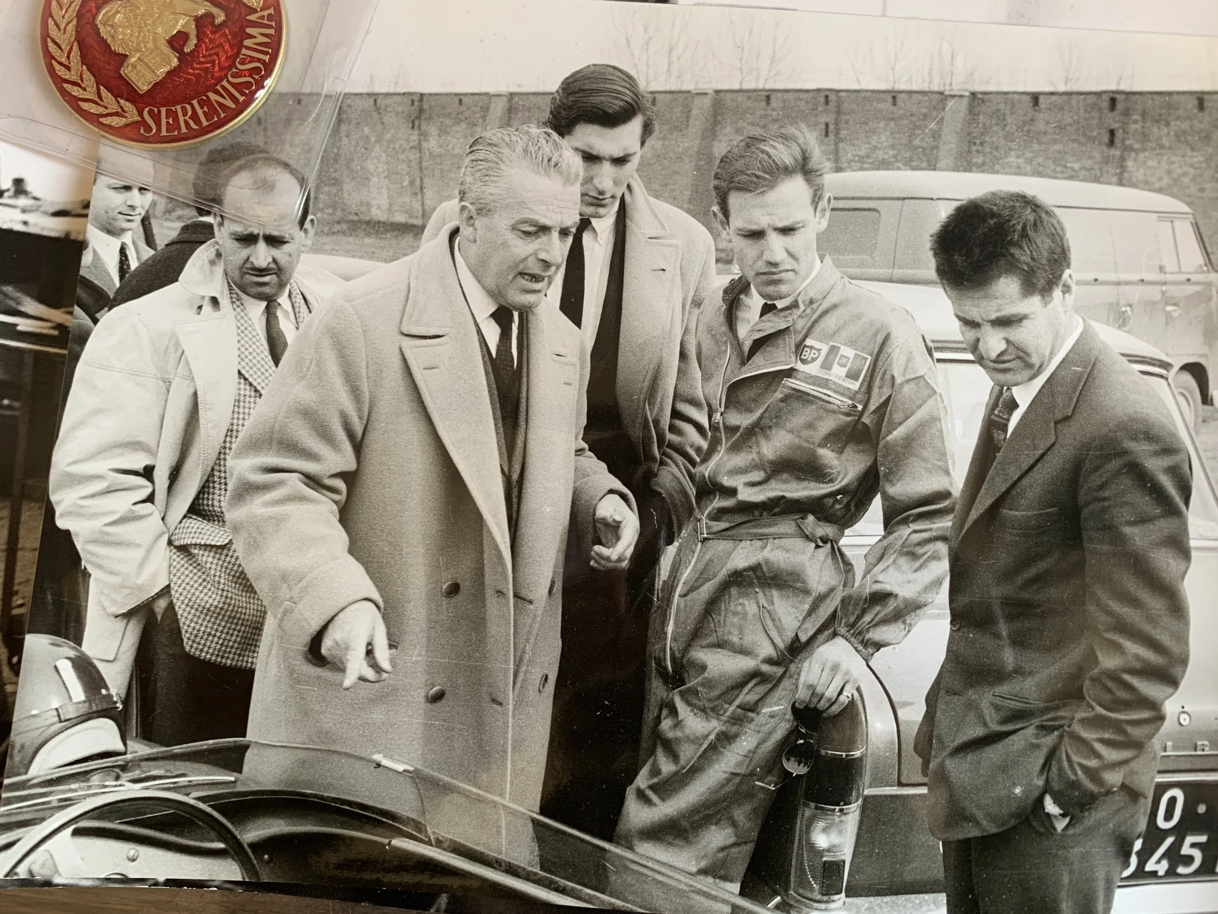 Maurice Trintignant pilota , Nello Ugolini, Zourab Tchkotoua, Conte Volpi Giotto Bizzarinni