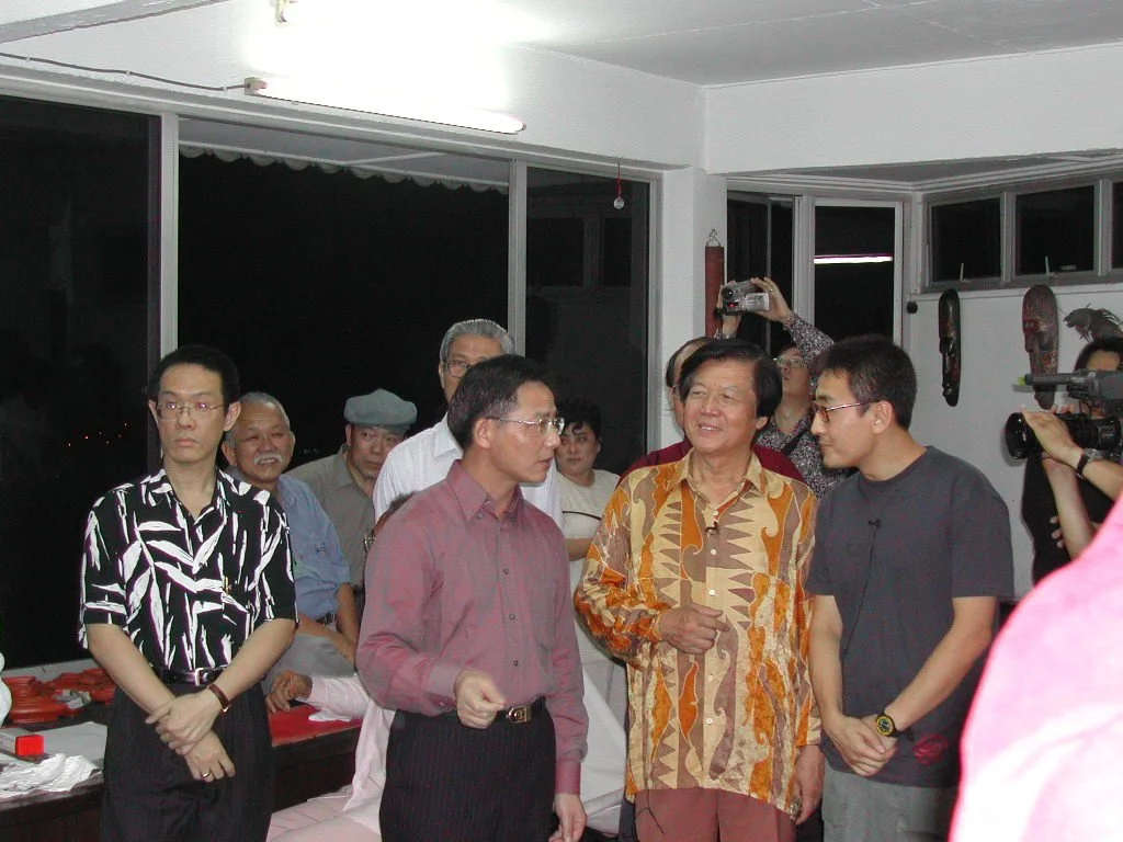 2002 与中国驻马来西亚特命全权大使胡 正 跃及凤凰卫视窦文涛摄于马来西亚锺正山美术馆.JPG