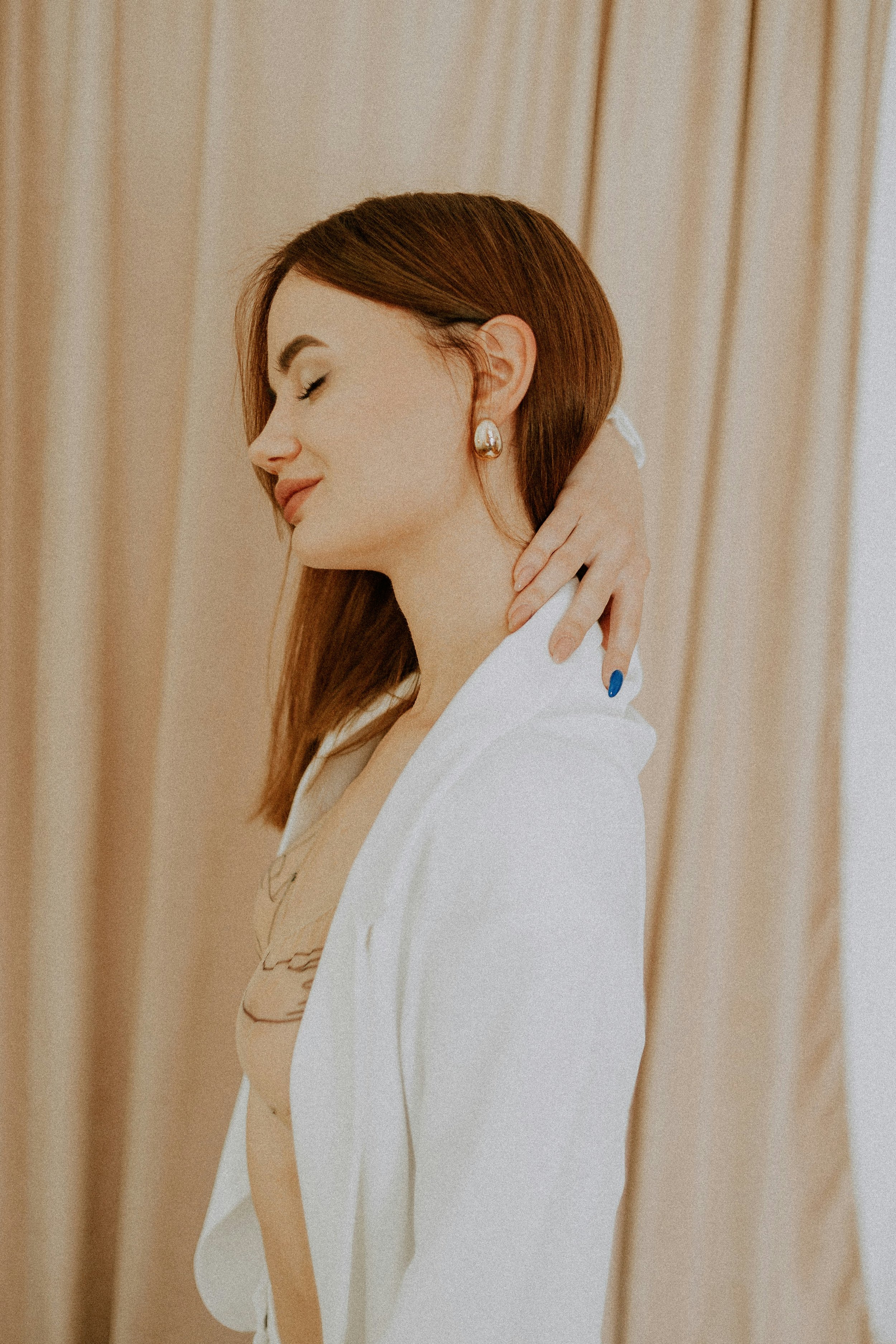 Ácido Hialurónico en Valencia: Claves para una Armonización Facial Elegante y Natural