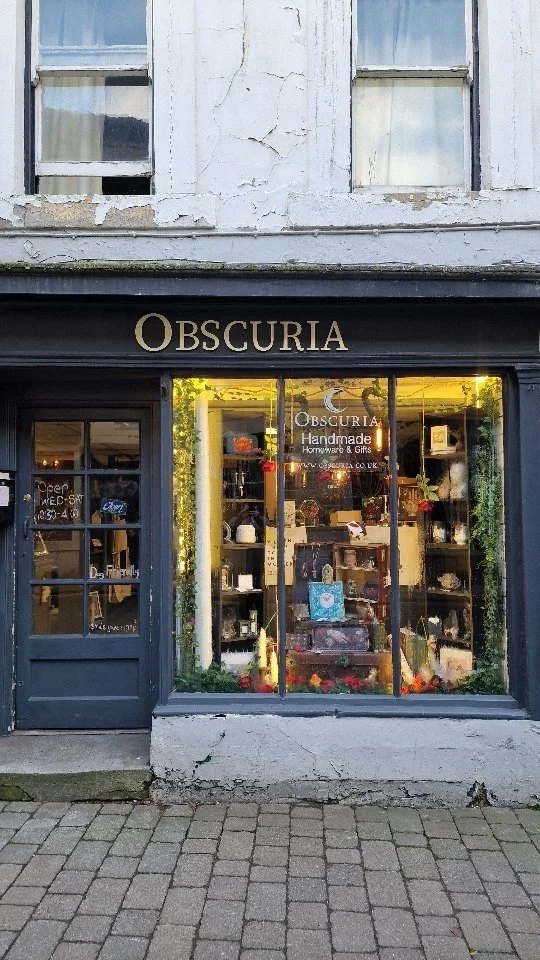 Its all change.... again....
In December last year I opened Obscuria, a place for me to pot, teach and sell mine and others weird and wonderful stuff. Since then, we've taken on another shop and changed the studio, I was teaching too much not potti
