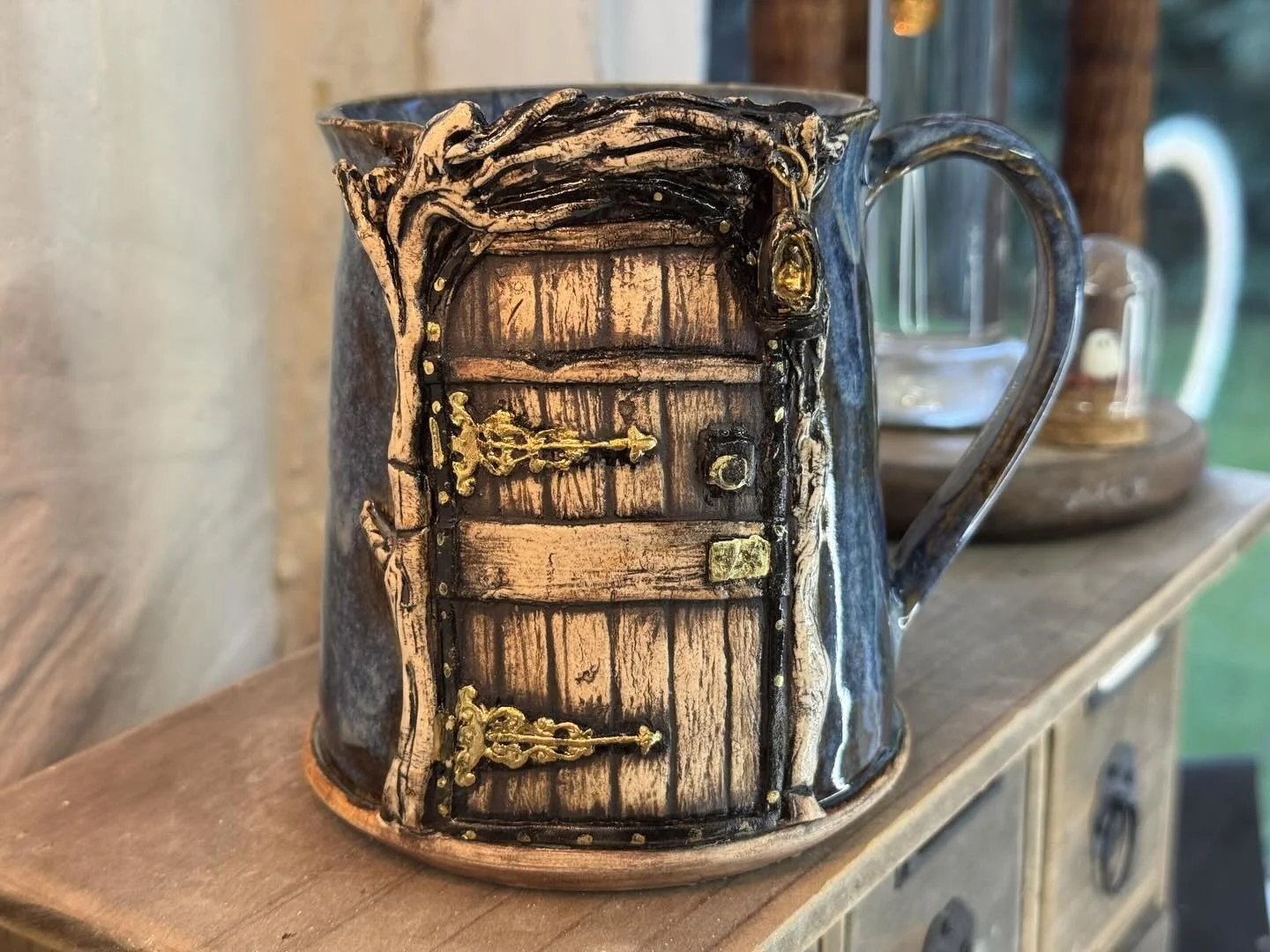 The fairy doors are back, I&rsquo;ve got one kiln load finished just the rest to do this week then a shop update 😍 

#handmademug #cottagecorevibes #fairydoor #handmadeceramics #artmug