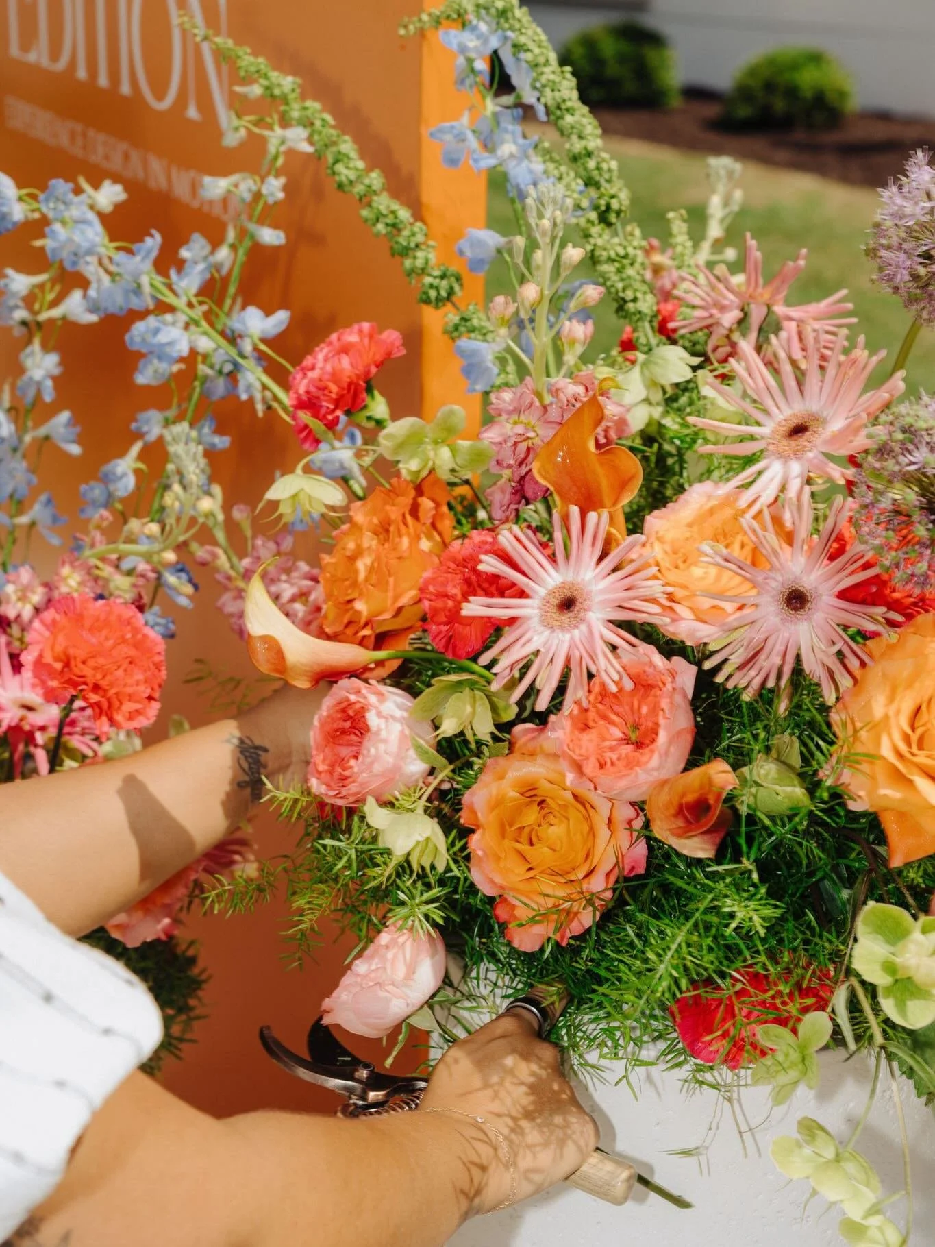 Built around the idea that flowers should spark joy✨

Layered with color, movement, and unexpected details, creating something that feels as vibrant and memorable as the moments it&rsquo;s a part of🕊️