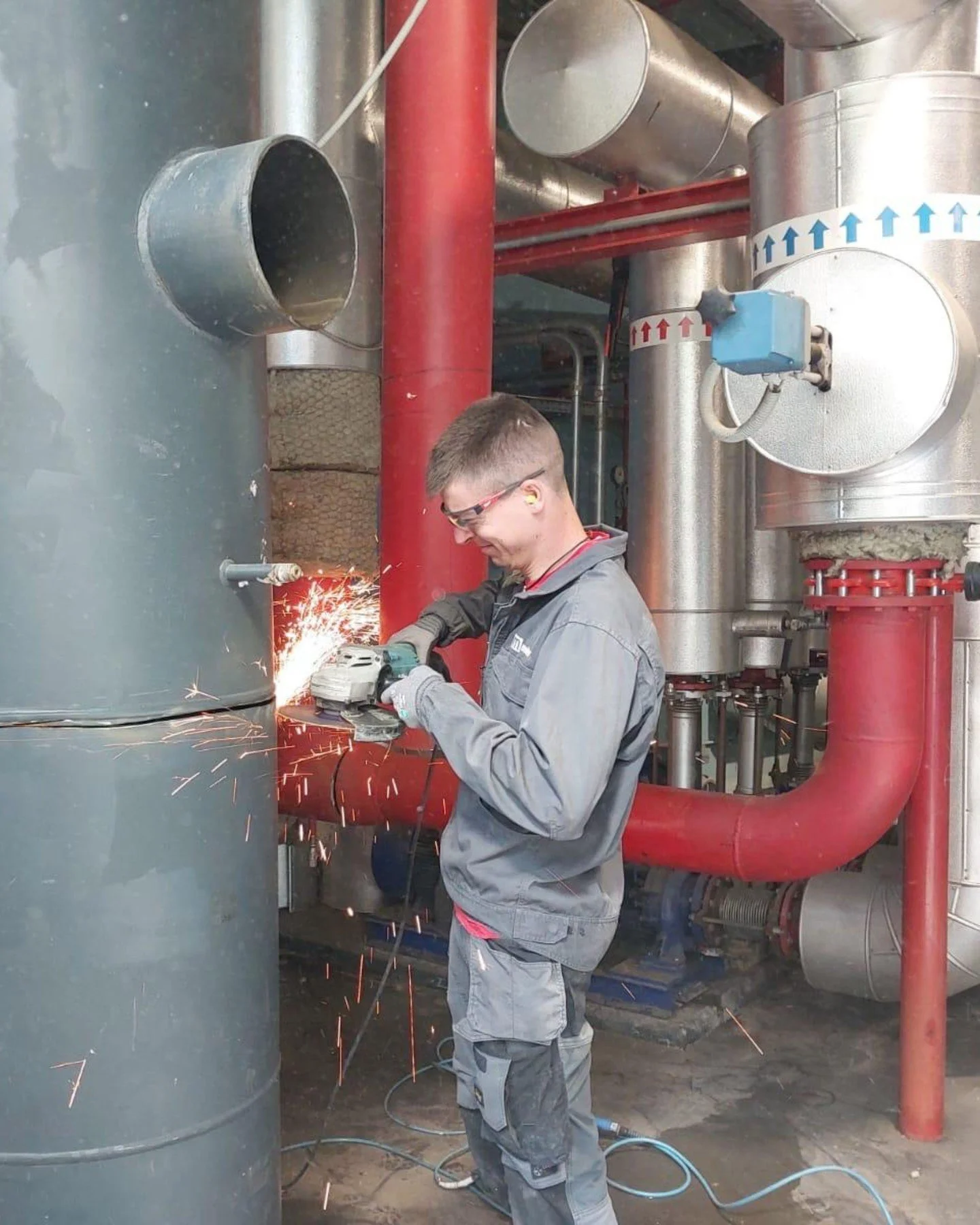 Smart gesteuerte Anlagen brauchen starke H&auml;nde! 💪
Beim Umbau der hydraulischen Weiche in der Zentrale in Brixen haben Christof und Fabian ihr K&ouml;nnen gezeigt. Mit dem Ergebnis: ein zuverl&auml;ssiger, reibungsloser Ablauf f&uuml;r den Betri