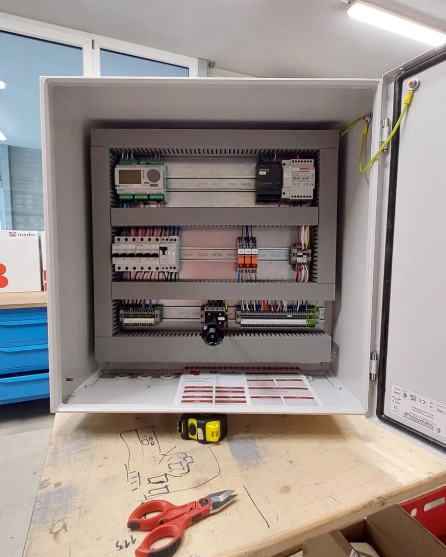 Quando la tecnica &egrave; chiara come un&rsquo;idea ben pensata 💡
Il nostro quadro elettrico mostra cosa significa un&rsquo;installazione pulita: cablaggi precisi e pronti all&rsquo;uso.

creating solutions beyond limits 💡

#maderindustrieanlagen 