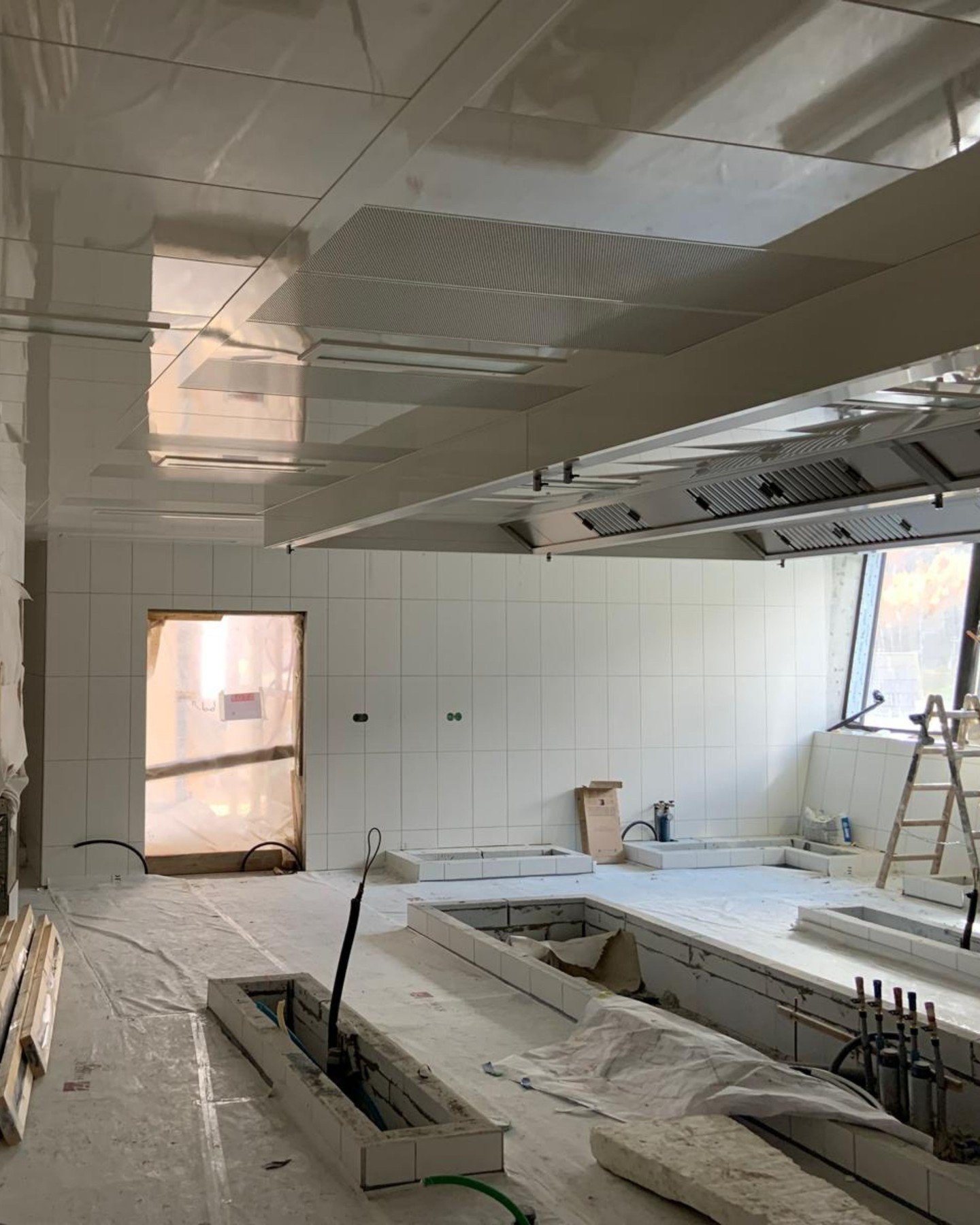 Vorher und nachher. Bereit f&uuml;r das Ergebnis?
In der Talstation der @alpinarenasenales haben wir das komplette Technikpaket umgesetzt:

🔴 Installation von Heizung, Sanit&auml;r und L&uuml;ftung
🔴 MSR Anlage f&uuml;r pr&auml;zise Steuerung
🔴 Li