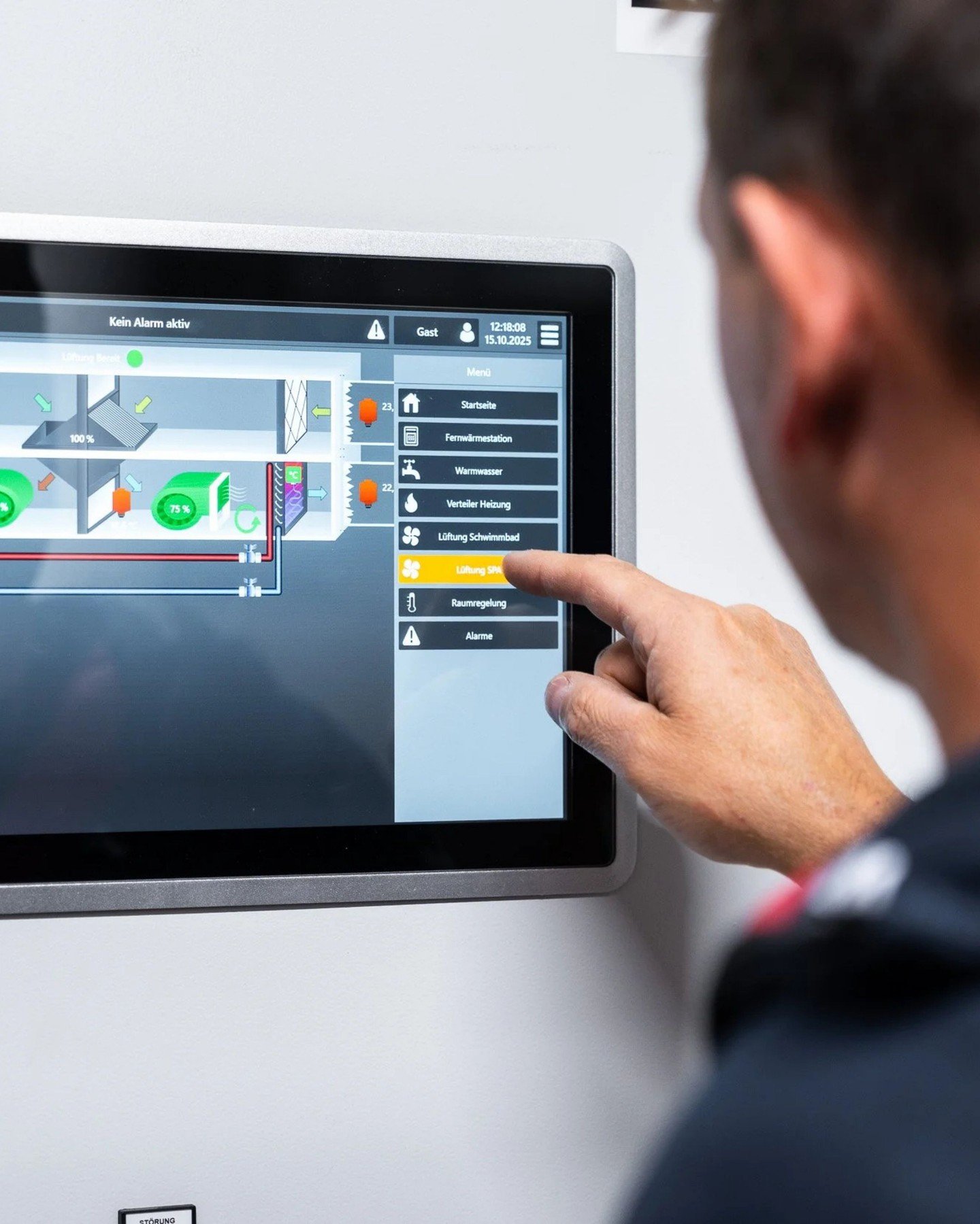 Die spannendsten Dinge in Geb&auml;uden sind oft die, die man nicht sieht!
Drei kurze Fakten aus unserem Alltag:
💨 Gute Raumluft beginnt bei einer pr&auml;zisen Berechnung
🎯 Sensoren halten Anlagen stabil und effizient
📐 Saubere Kanalf&uuml;hrung 