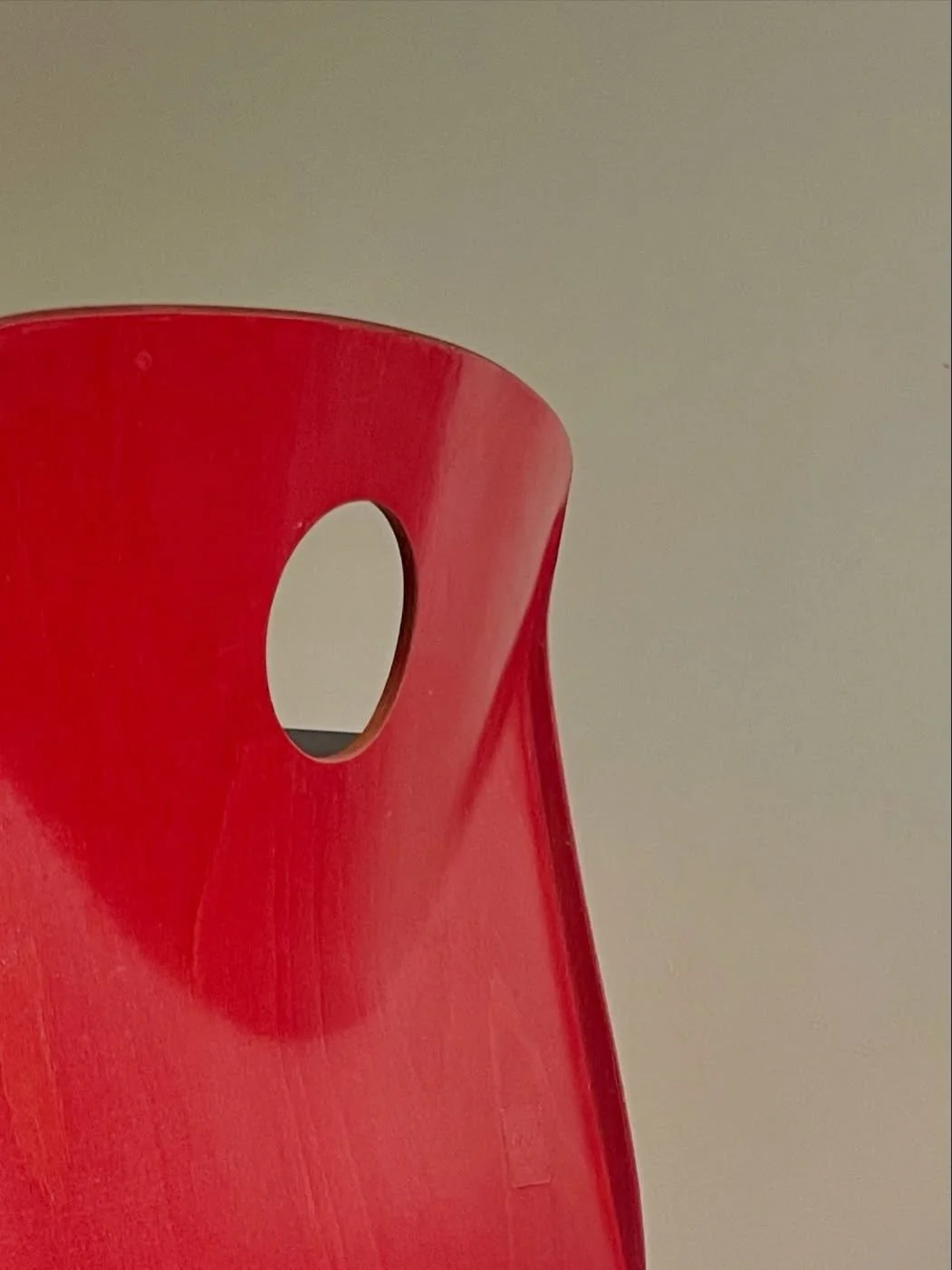 Detail shot from the JVDB-office. We found a set of vintage chairs with just the right amount of colour pop. Paired with an all time classic: Paper shade by Hay. 

Alongside designing spaces, we also make full furniture plans and source both new and 