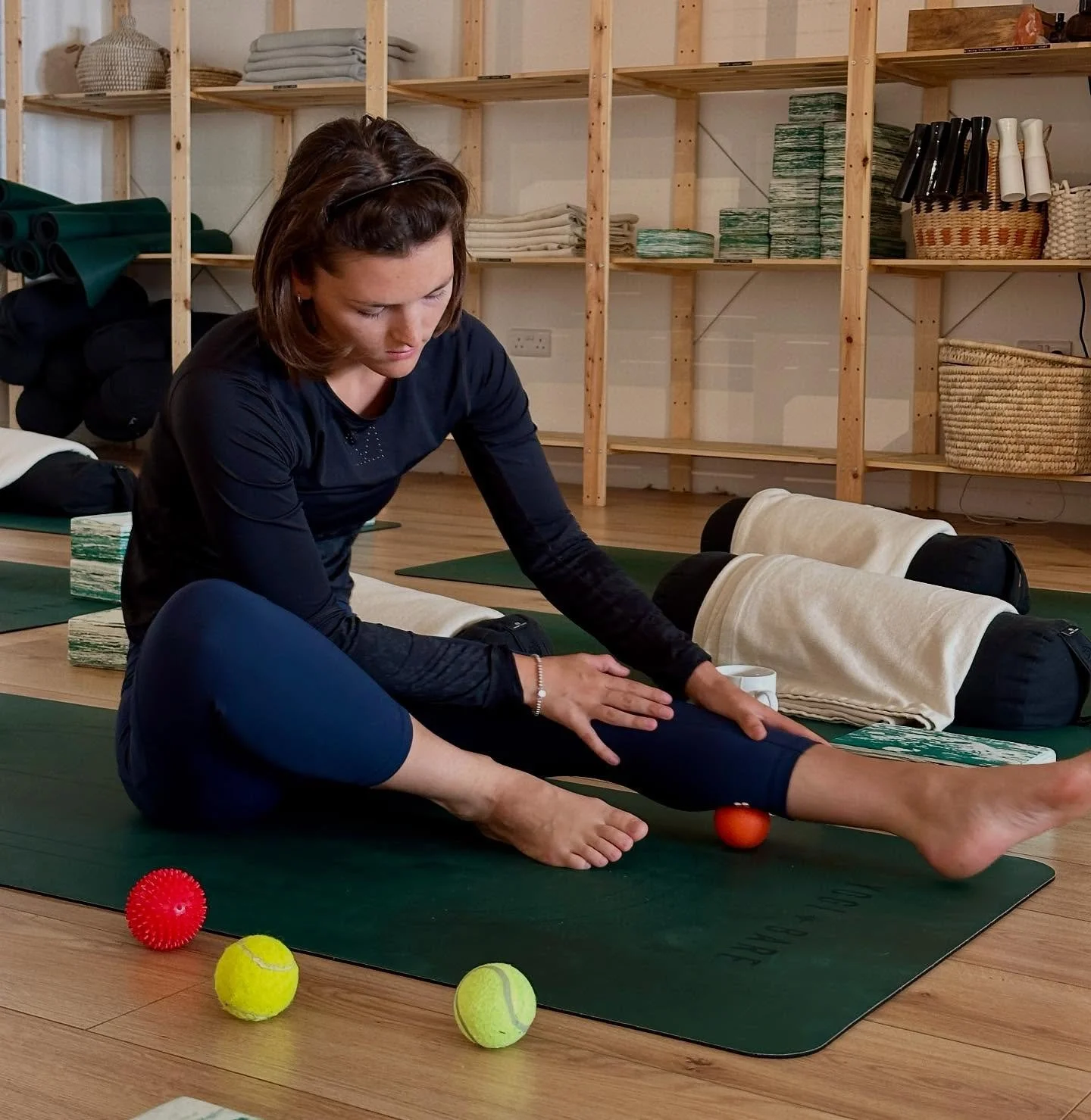 Join me @flowstatehove every Tuesday at 4:30pm for a session that will leave you feeling lighter, looser and more in tune with your body.
No experience needed &ndash; just bring yourself and your fascia! 💫

📍 Targets knots &amp; trigger points
🌀 B