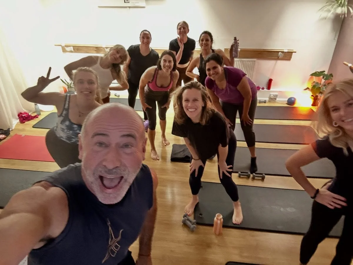 Such a great class today &mdash; fully booked! 💪 Ball and weights resistance session done! Thank you all for the amazing energy 🙏✨
@revitalisebrighton @offcentrepilates 
#pilates#brighton #hove#fittness #pilateslovers #pilatesinstructor