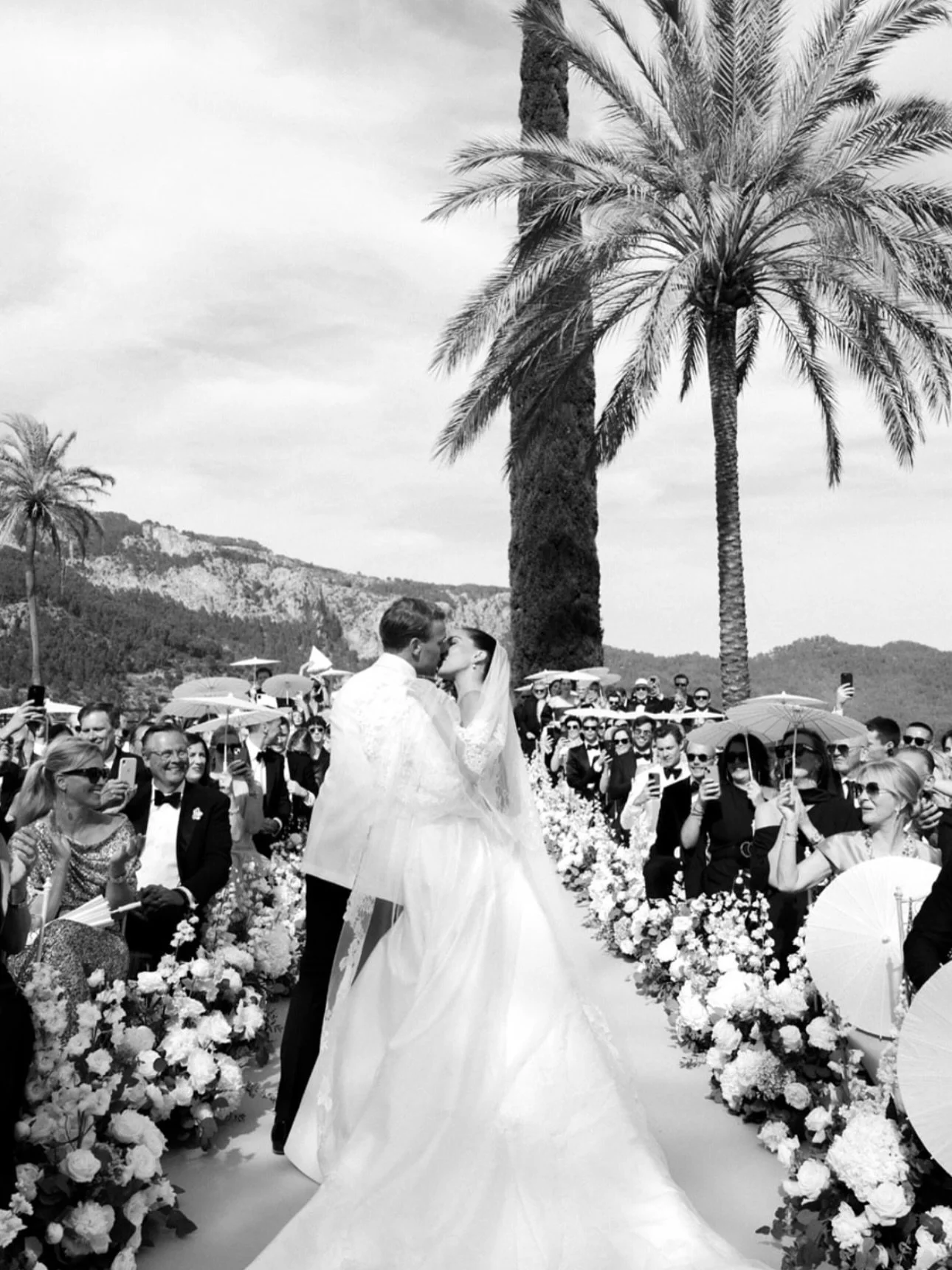 Magical Mallorca 💫 
.
.
@studiowhiteevents @grandhotelsonnet @katiedaisy @bottega53 
#allforlove #allforlovelondon #love #design #flowers #wedding #weddingflowers #weddingflowersdecor #spanish #spain #mallorca #mallorcawedding 💫