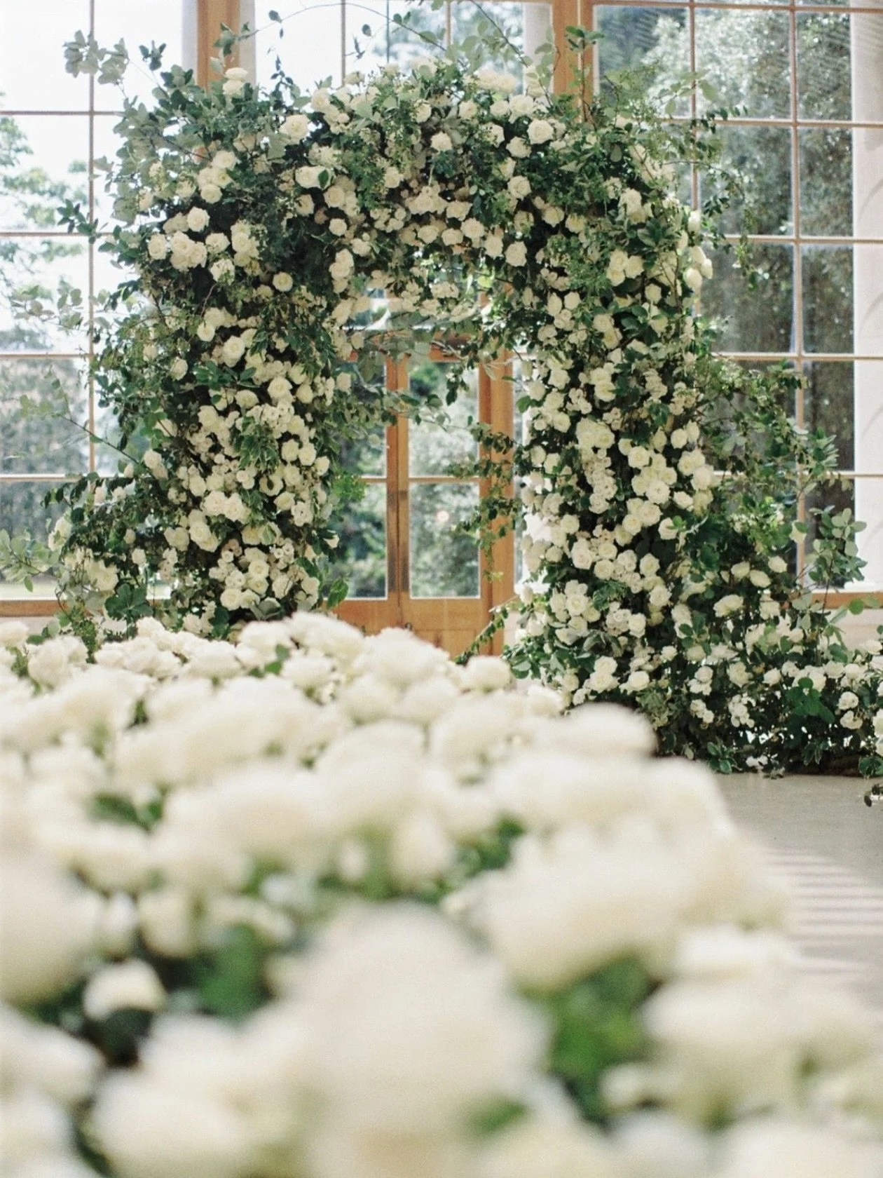 All the love, always &mdash; for the flowers, for the magic, and for every love story we get to bring to life. 🫶🏼 
.
.
.

.
@matthew_oliver_weddings @bertie_matthewoliver @georgia_matthewoliver @kewevents @kewgardens @houseoffurncollection @eventco