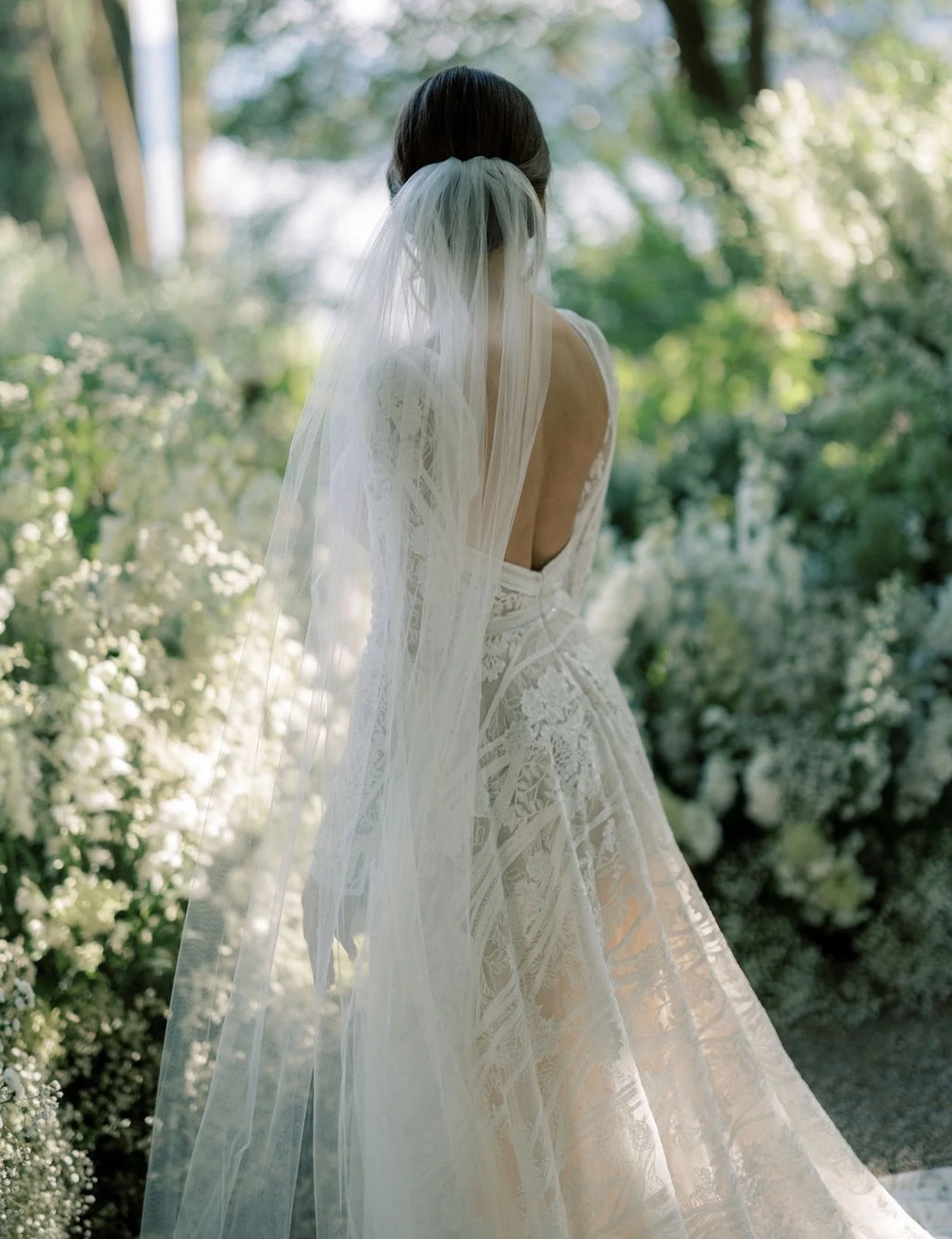 A snapshot of the most beautiful elopement in Lake Como 🩵 
.
.
.

.
@bystephaniemarion @tinablancophoto @juno.wedding.films @passalacqualakecomo @bbb_beny @thestudiocomo 🩵 

#allforlove #allforlovelondon #love #elopement #flowers #weddingflowers #w