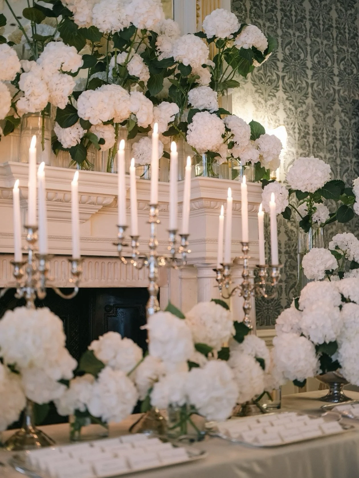 Claridge&rsquo;s, cocktail hour, and clouds of white hydrangea &mdash; because sometimes simplicity says it all. 🤍 ☁️ 

@alicewilkes_design @claridgeshotel @kerryannduffyphotography @oliviaecorish 

#AllForLoveLondon #allforlove #Claridges #WhiteHyd
