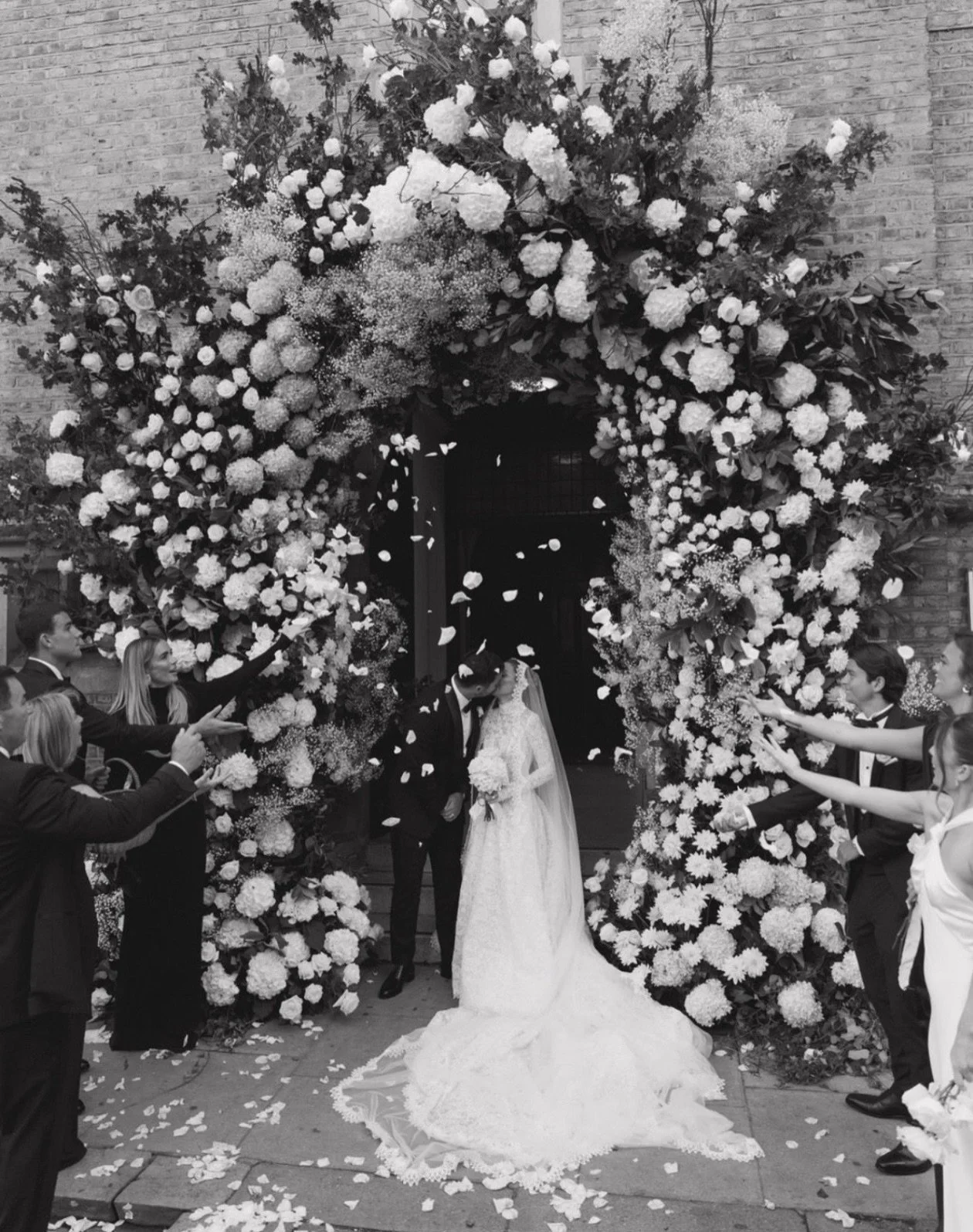 When clients come to us and ask for an &lsquo;All for love, arch&rsquo; - nothing makes me happier! 🙏🏻🥹🤍
.
.
.
.
@alicewilkes_design @bushwhacked @oliviaecorish @claridgeshotel 🤍