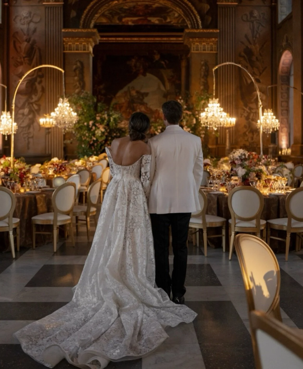 When the ceremony room transforms into dinner in just 45 minutes&hellip; ✨ A rich palette of reds and deep burgundy, softened with toffee tones and finished with masses of jasmine, filling the room with the most beautiful sweet scent. 🧡
.
.
.
.

@al