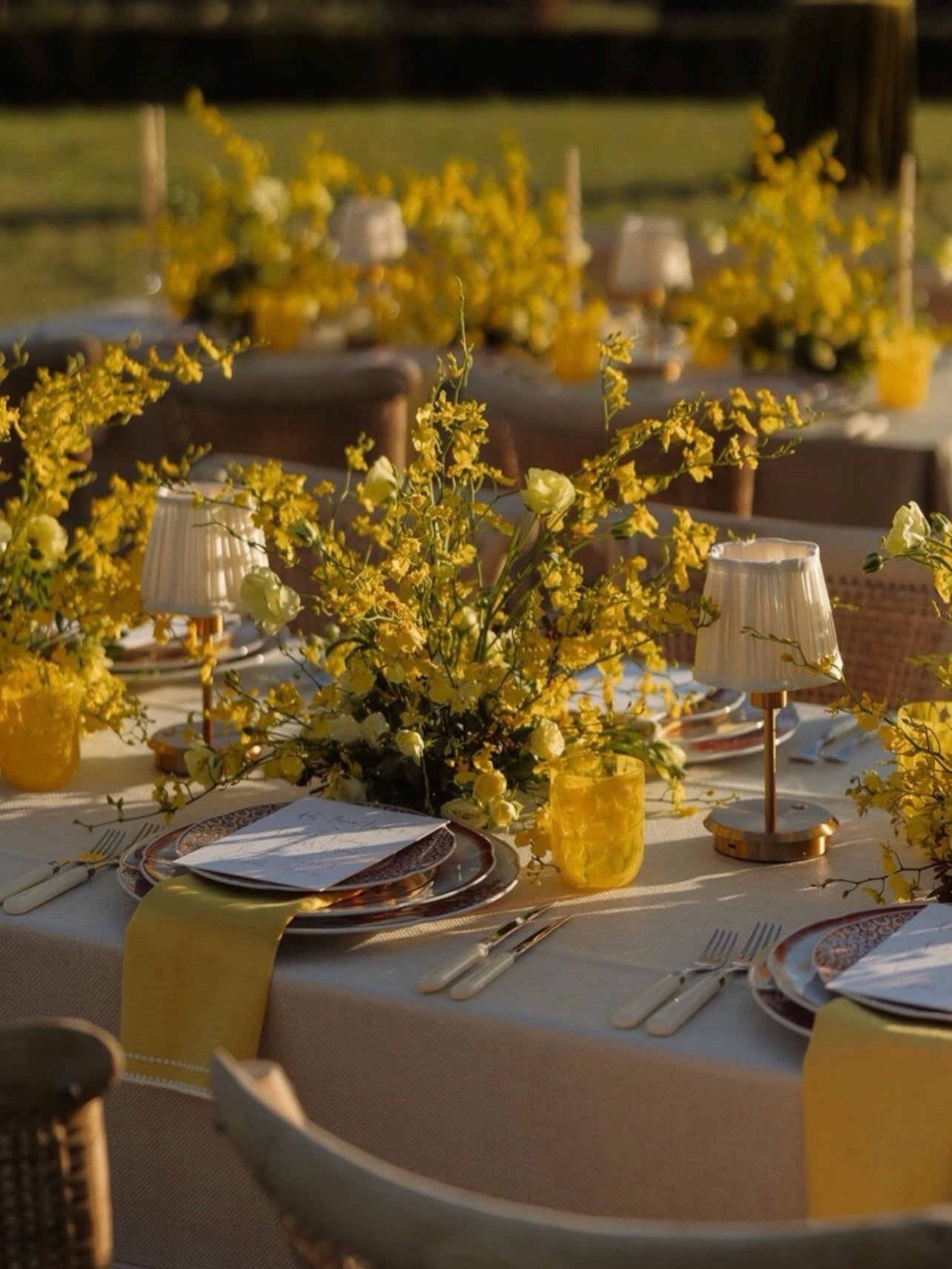 💛💛💛 
.
.
.
@nataliehewittweddings @jesswitheyphoto @eliesaabbridal @stgileshouseweddings @invisibleblueuk @maisonmargauxltd 

#wedding #weddingflowers #allforlove #allforlovelondon #florist