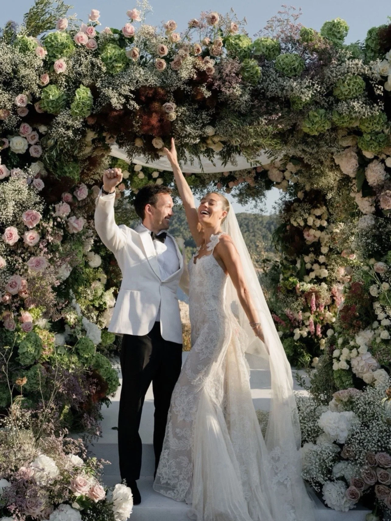 I&rsquo;ll never be over this beautiful couple&rsquo;s ceremony! ✨ The Mediterranean ocean sparkling behind them, the Ibizan mountains standing quietly in the distance&hellip; and all that love right in the middle of it, surrounded by flowers! Honest