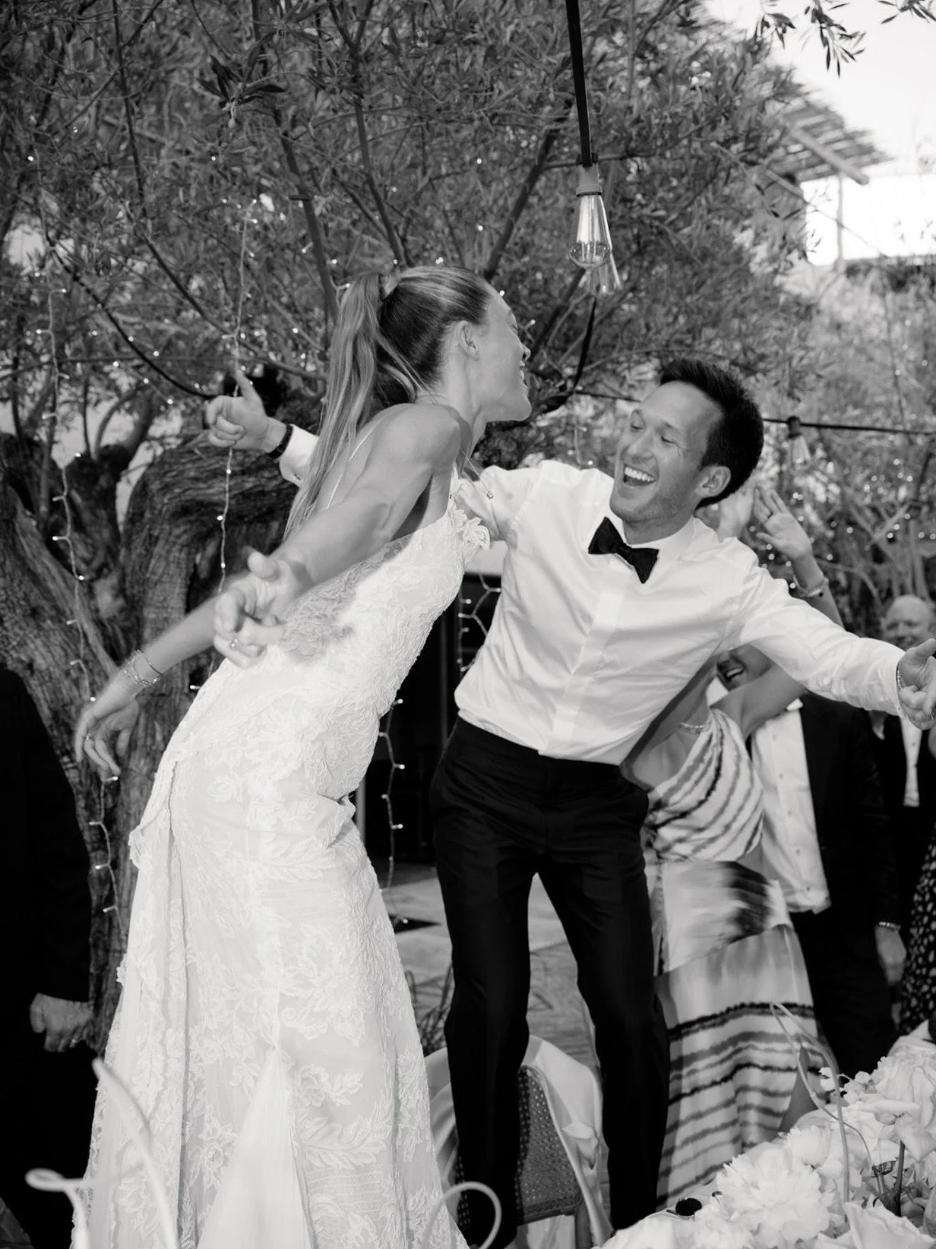 The energy was electric the whole weekend! 🤍
.
.
. @islaandsmithbespokeevents @miasylviaa @sixsenses.ibiza @tali__photography @velvetcircusibiza @hedges16 

#allforlovelondon #allforlove #destinationwedding #ibizawedding #destinationflorist