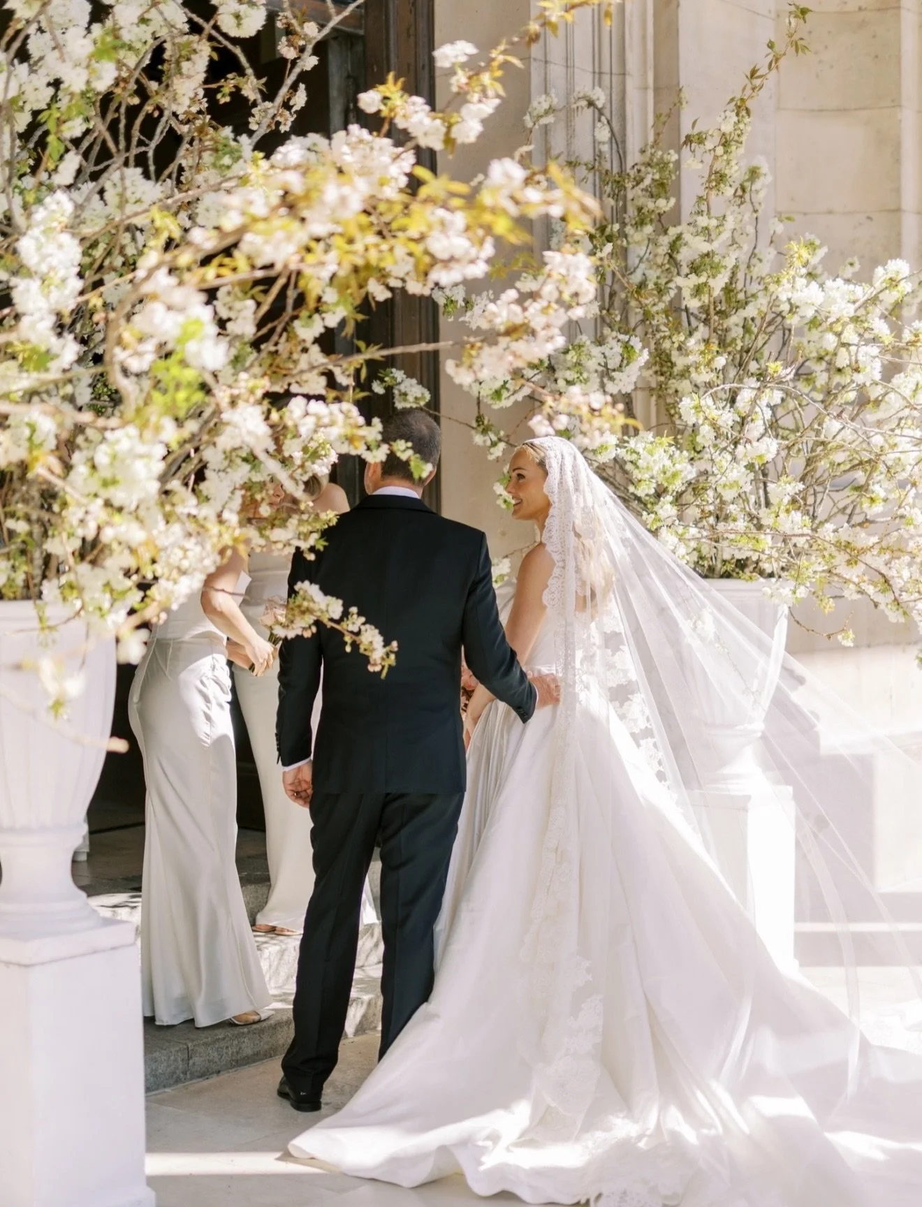 We love to select the flowery hero&rsquo;s that are in season at the time of a couples&rsquo; wedding. It puts a time stamp on it, makes it unique to that time of year and gives the couple a super special memory for life! We weren&rsquo;t sure if we 