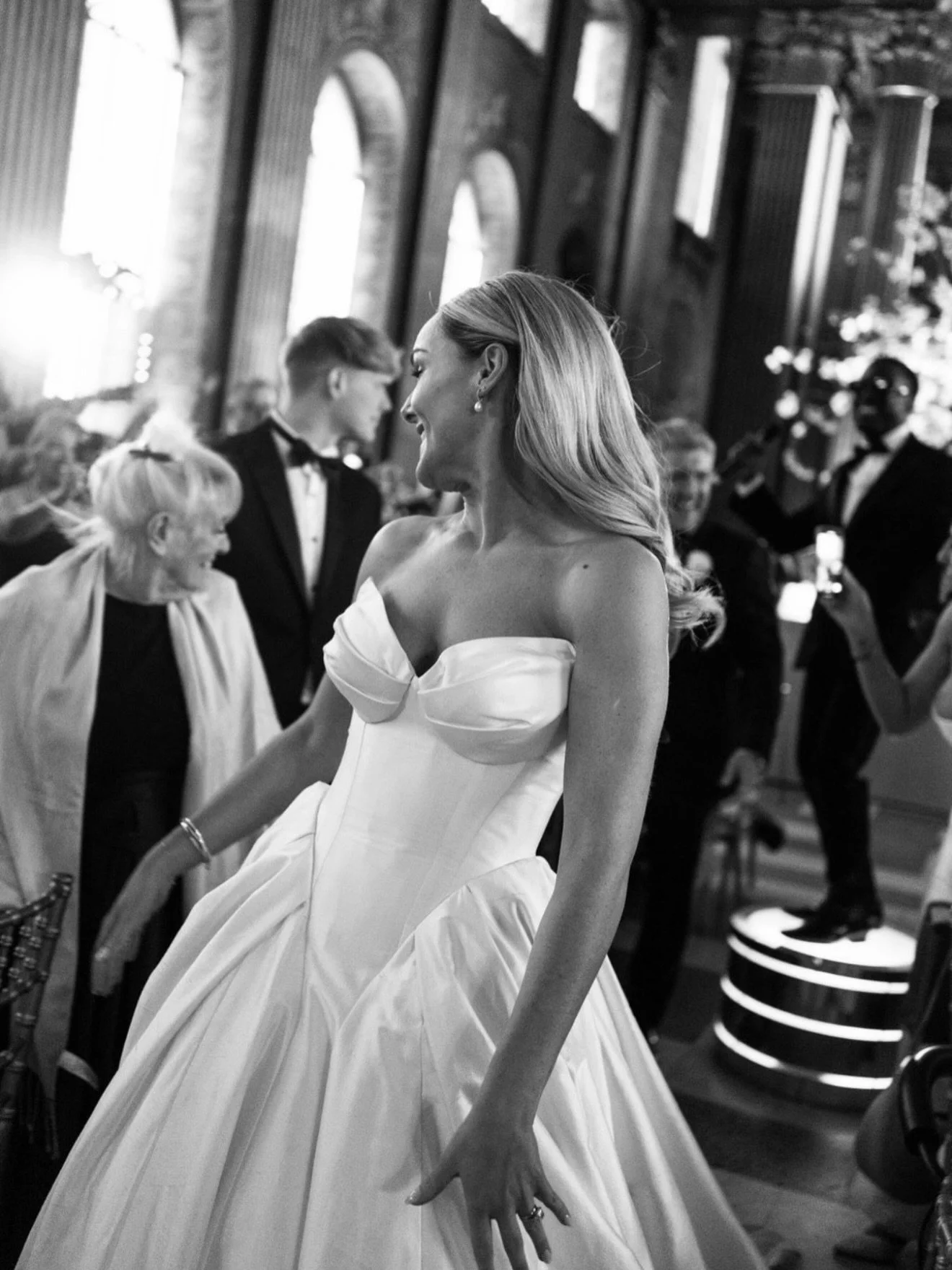 L-O-V-E 🫶🏼 Swipe right for the colour palette! Xx 
.
.
.

@georgia_matthewoliver @georgiamccluskey @orncweddings @matthew_oliver_weddings @zachandgrace.co @leahdagloria 

#allforlove #allforlovelondon #brides #bridal #love