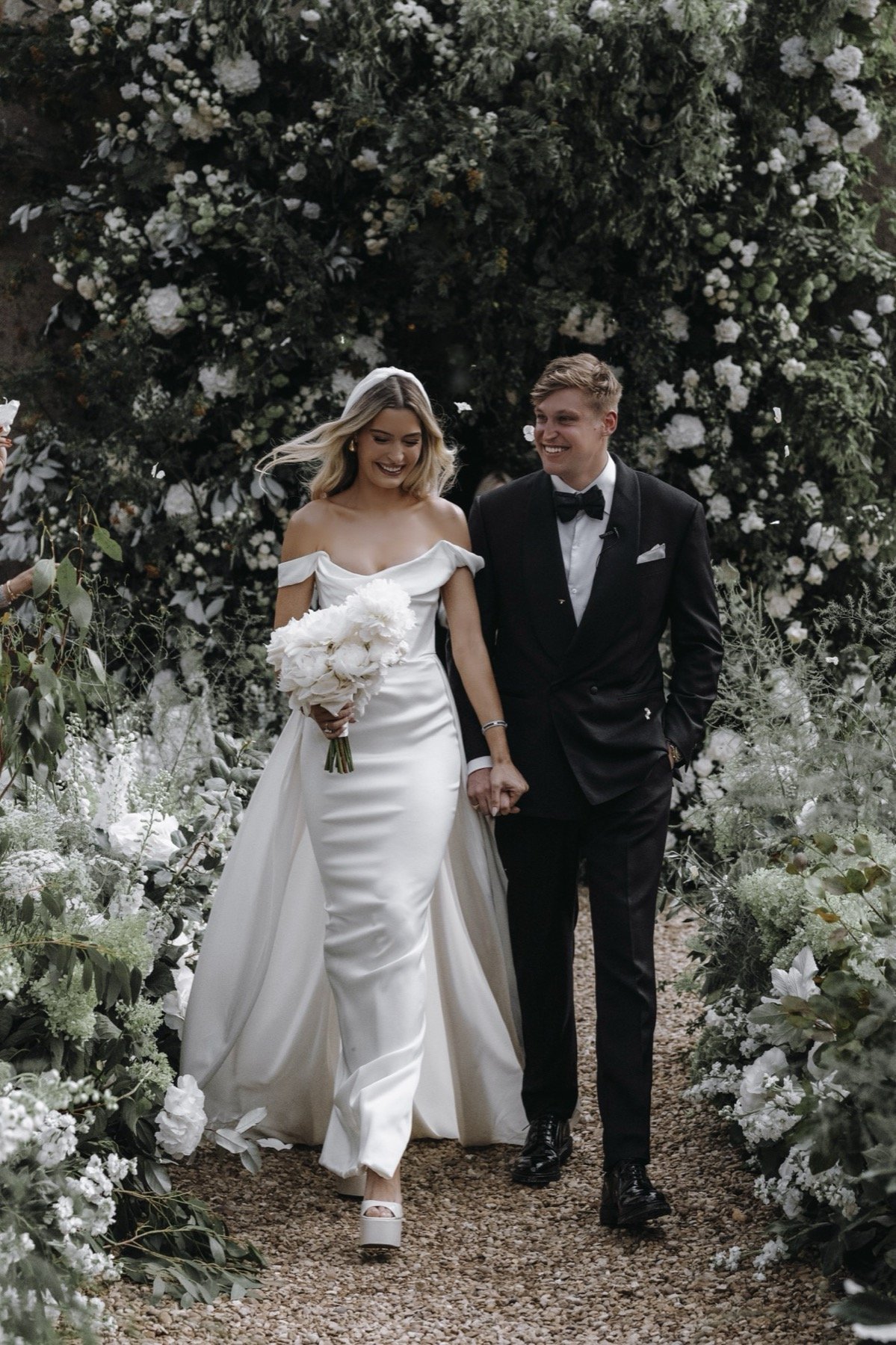 luxury-wedding-arch-flowers-10.jpg
