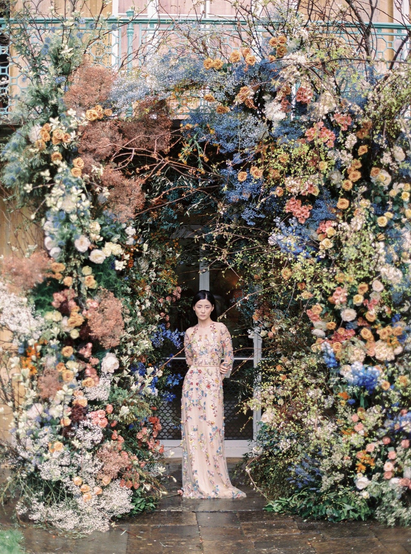 wedding-venue-entrance-flowers-sezincote-house.jpg