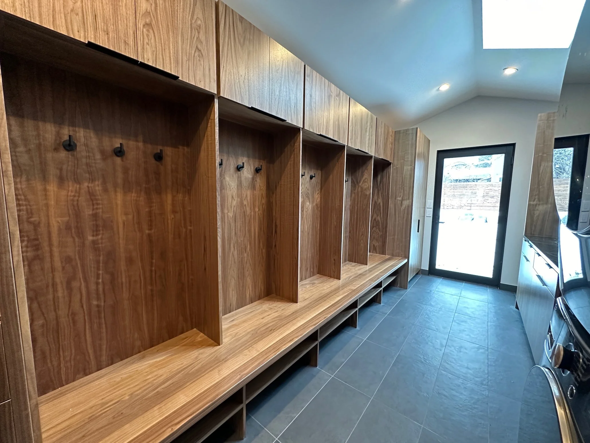 Lockers to west.jpeg